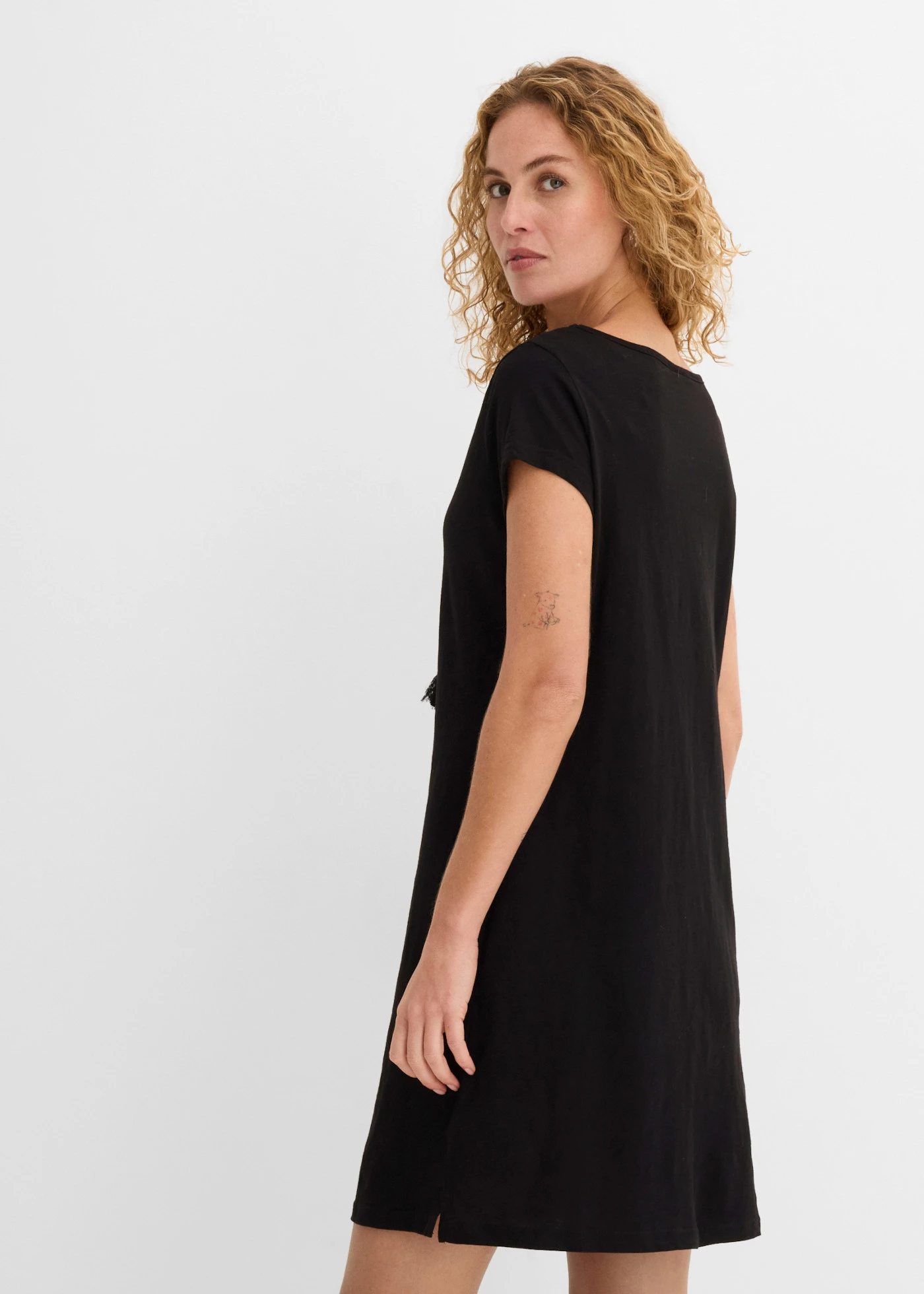 Rochie din jerse cu fir flamé din bumbac 100% • negru cu flori • magazin bonprix