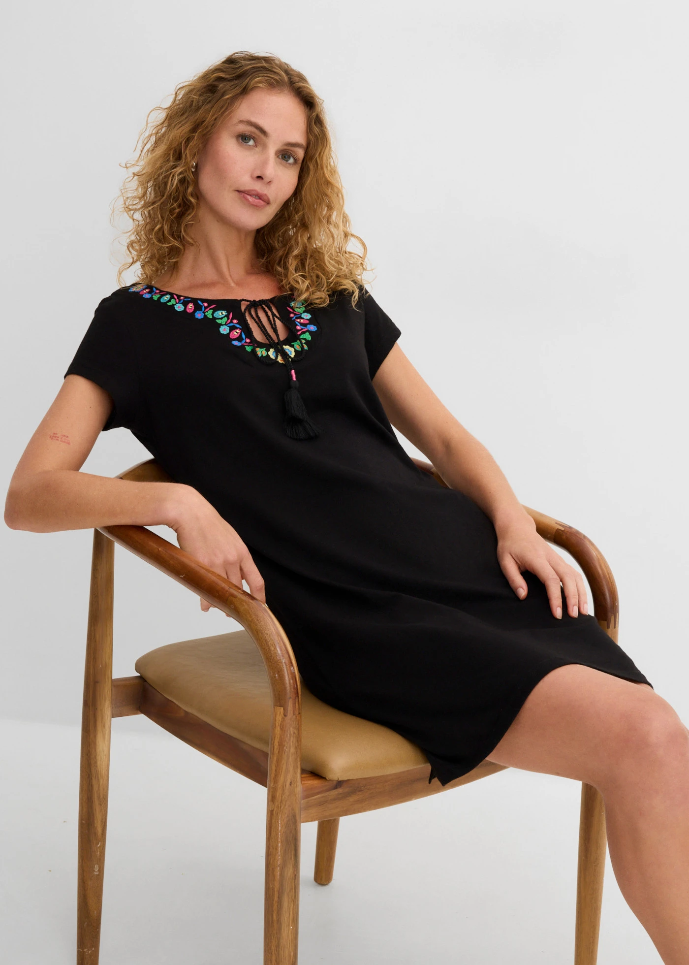 Rochie din jerse cu fir flamé din bumbac 100% • negru cu flori • magazin bonprix