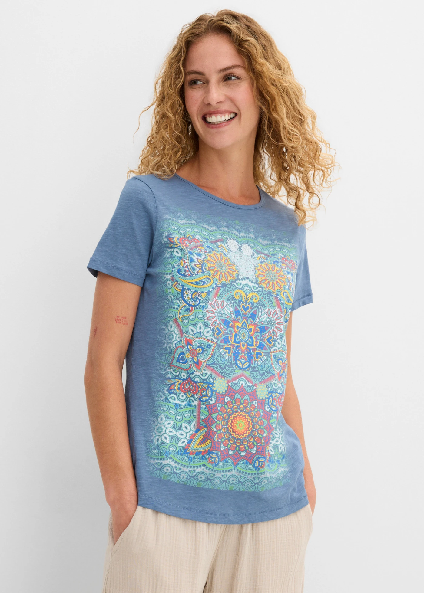 T-shirt z czystej bawełny • niebieski dżins z nadrukiem • sklep bonprix