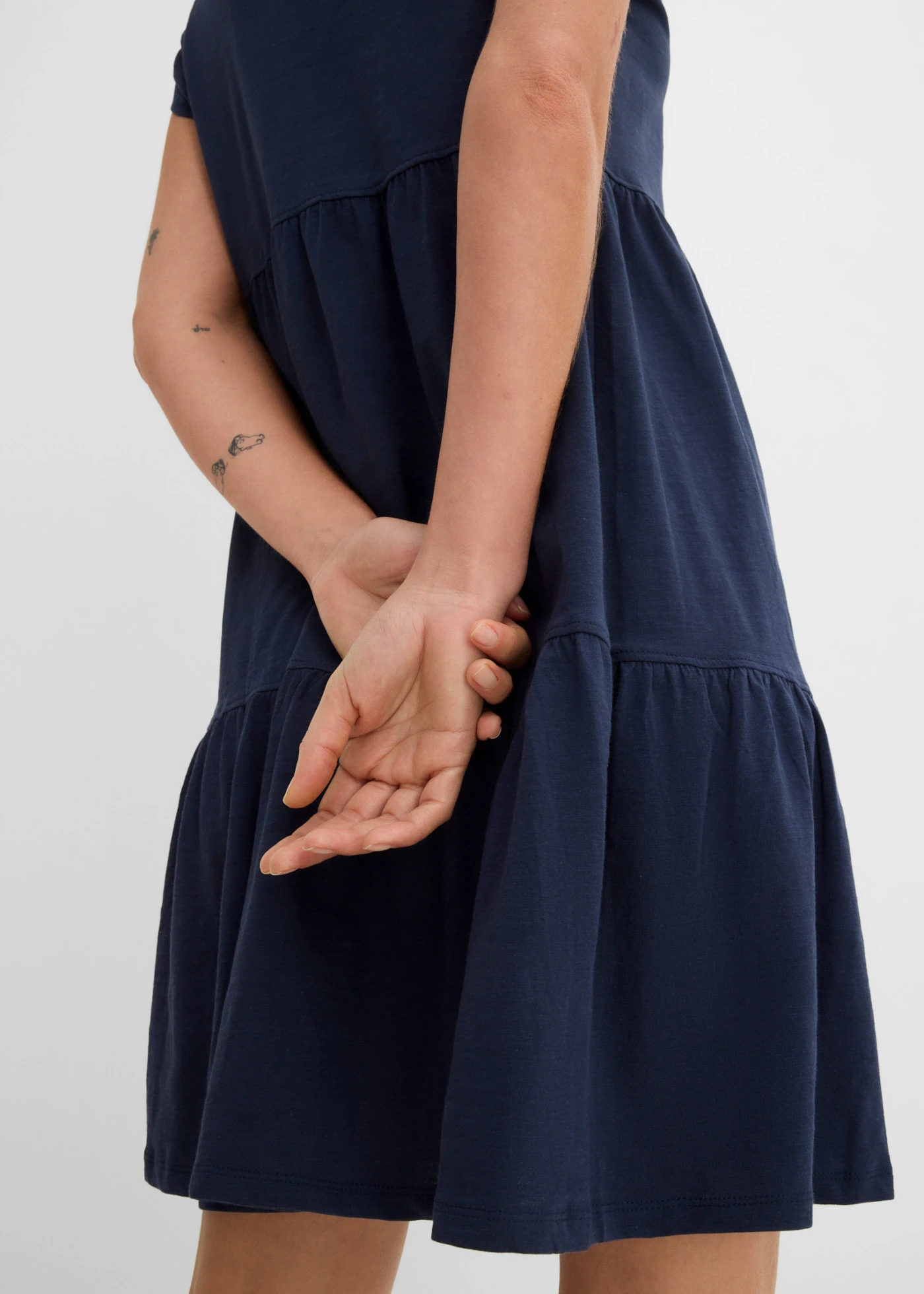 Katoenen tuniekjurk, korte mouw • donkerblauw gebloemd • bonprix online shop