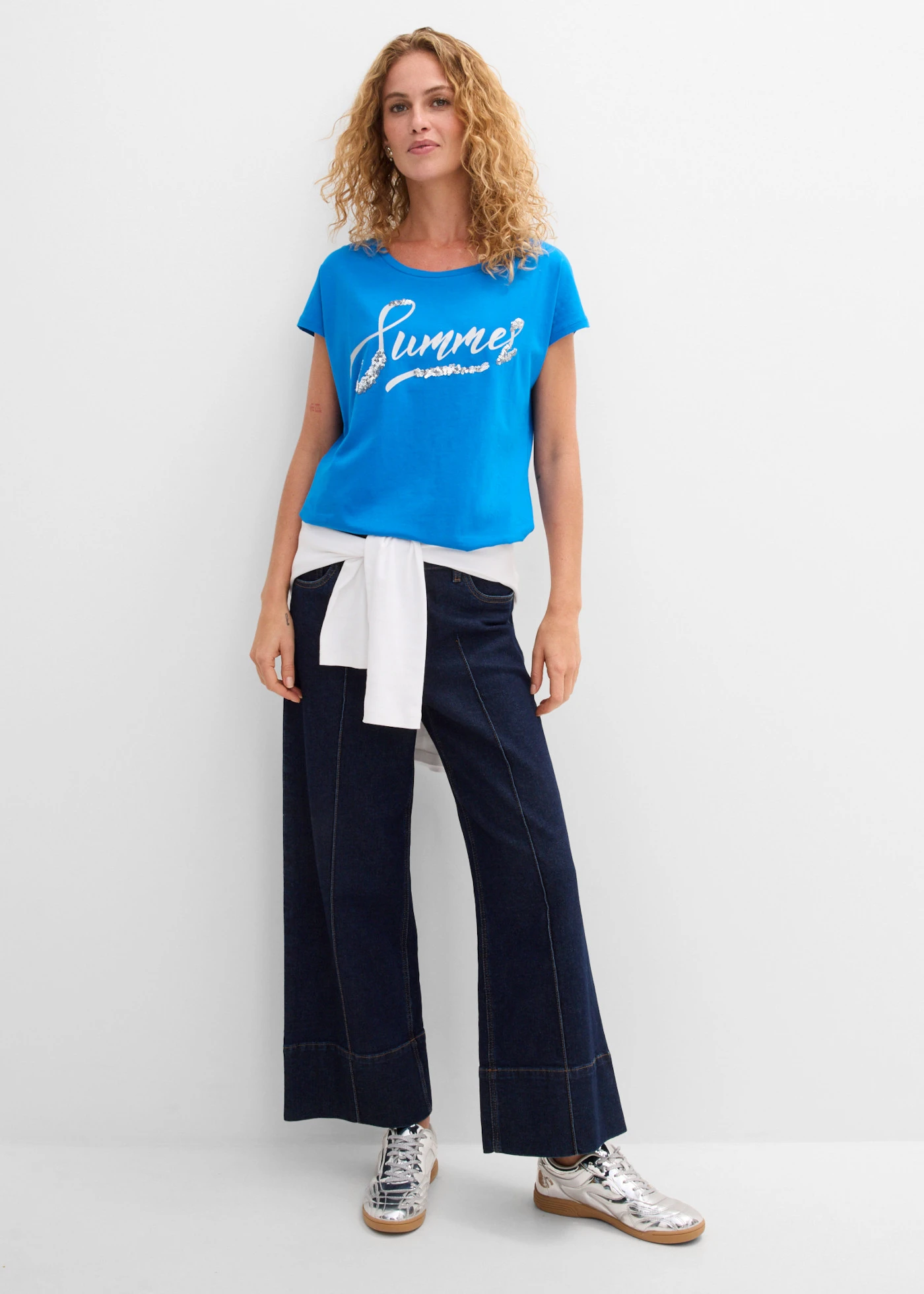 T-shirt avec inscription à sequins • bleu océan/imprimé argenté • Boutique bonprix