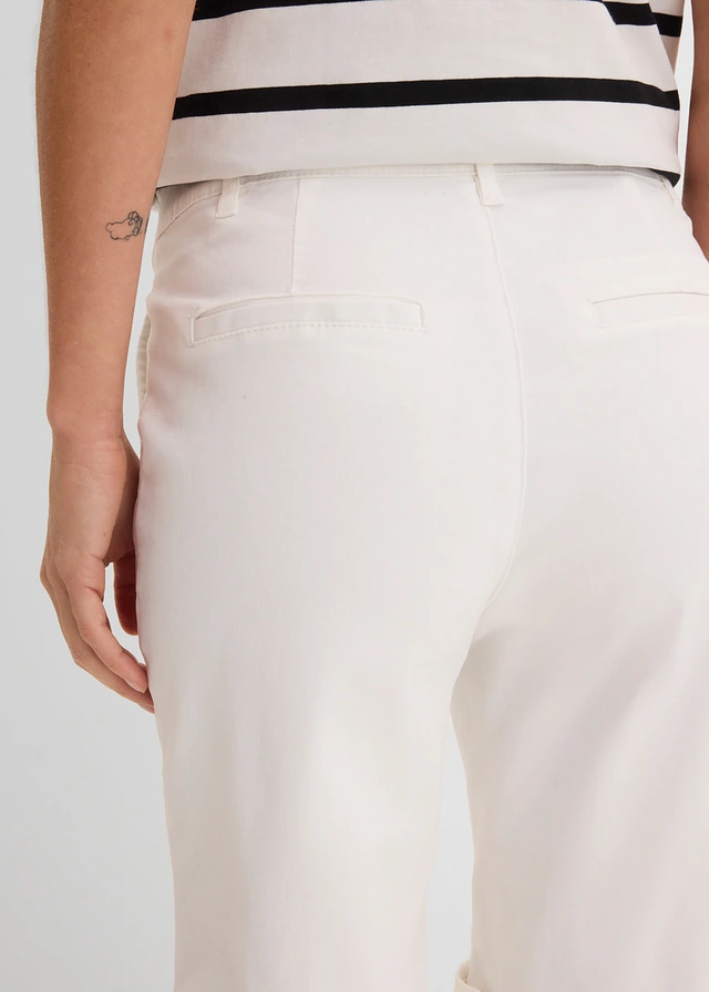 Stretch bermuda • wit • product-page.page-title-suffix