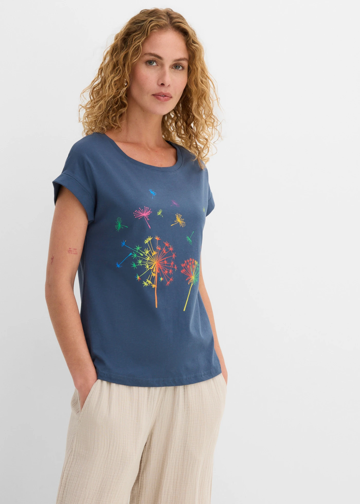 T-shirt met bloemenprint • diepblauw gebloemd • bonprix online shop