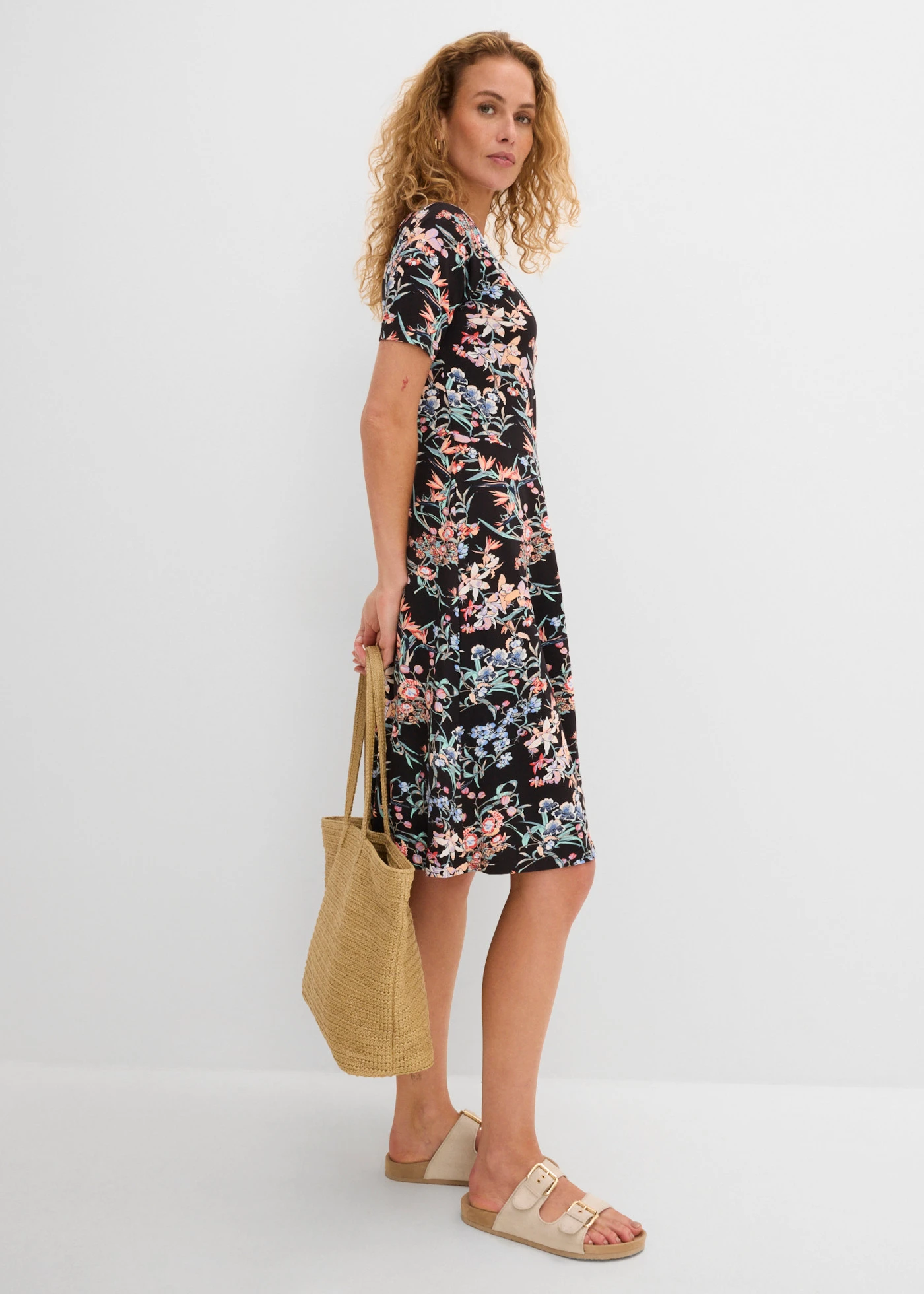 Knielange jersey jurk in A-lijn • zwart gebloemd • bonprix online shop