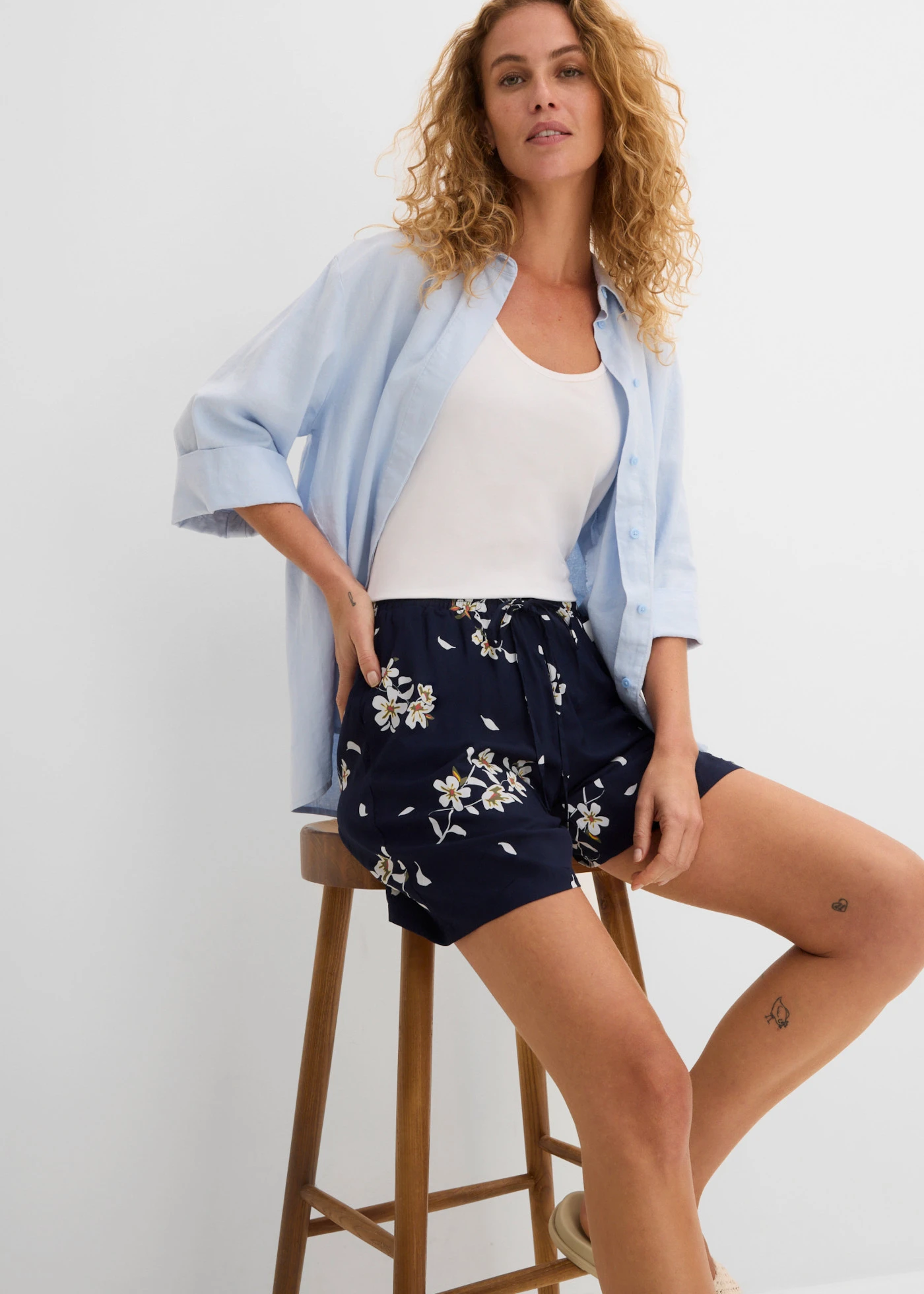 Viscose short met strikkoordjes (set van 2) • donkerblauw gebloemd+effen donkerolijfgroen • bonprix online shop