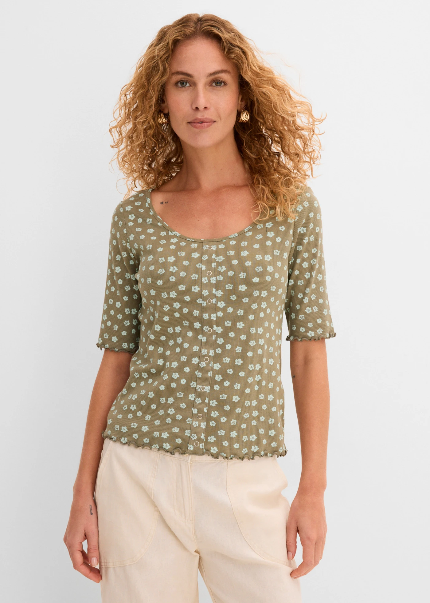 Geribd shirt met bloemenprint, halflange mouw • olijfgroen gebloemd • bonprix online shop