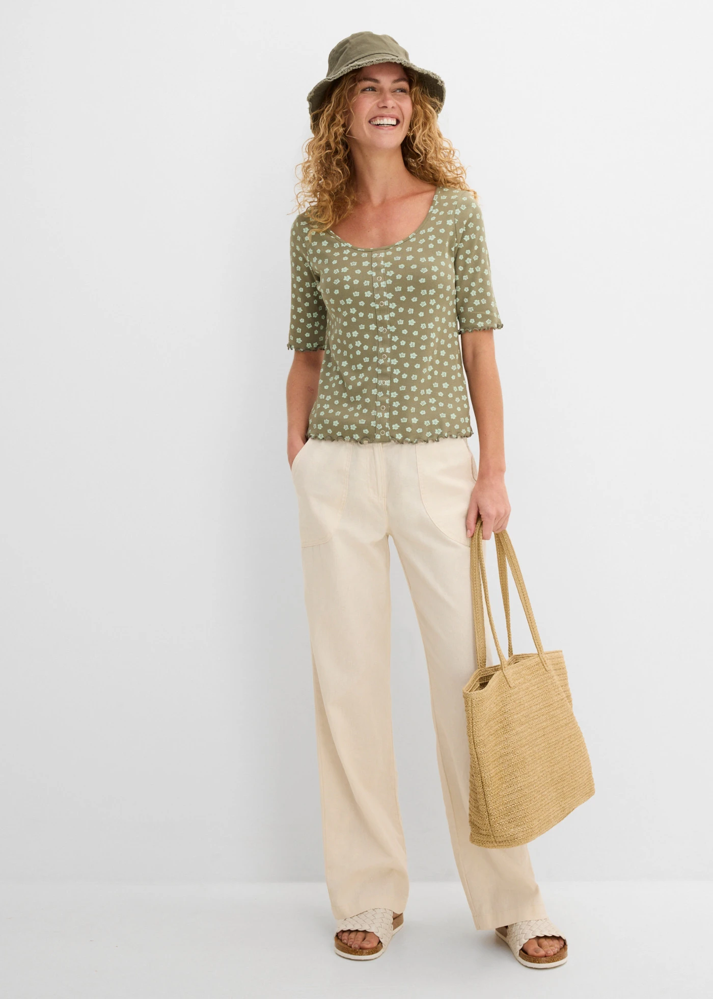 Geribd shirt met bloemenprint, halflange mouw • olijfgroen gebloemd • bonprix online shop