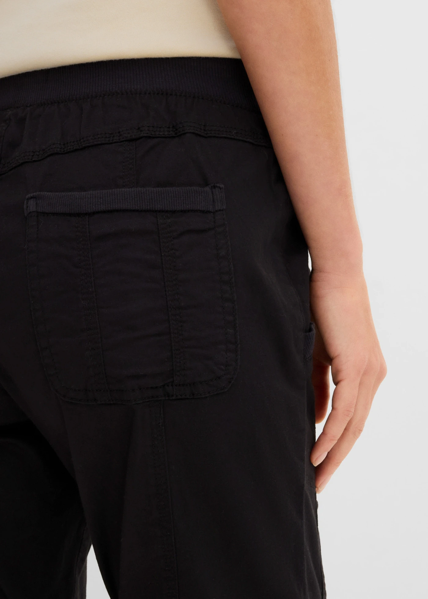Pantalon corsaire avec lien à nouer • noir • Boutique bonprix