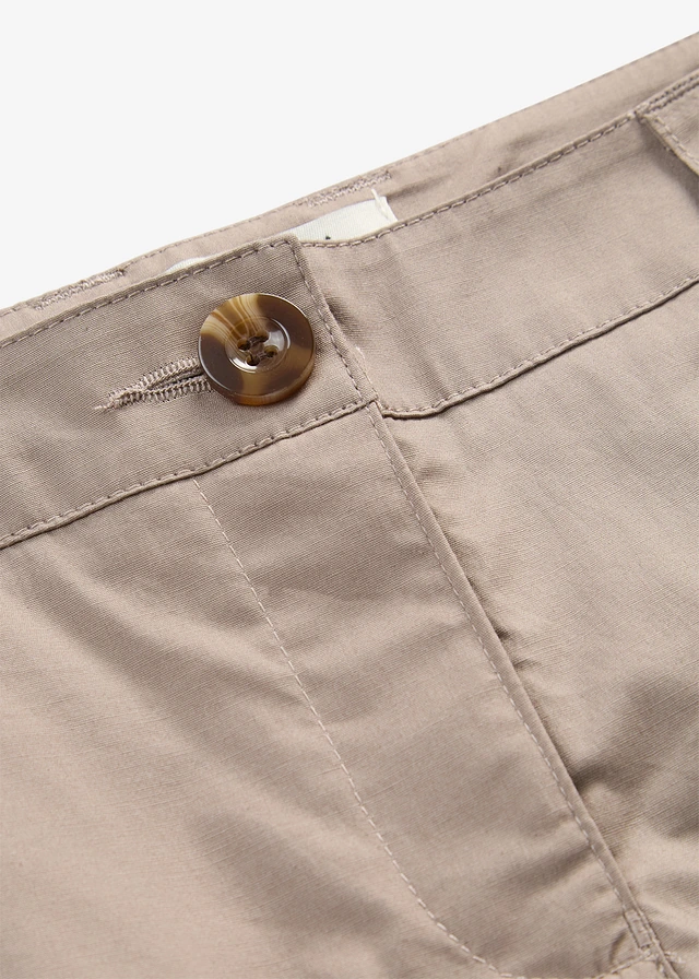Stretch bermuda • taupe • product-page.page-title-suffix