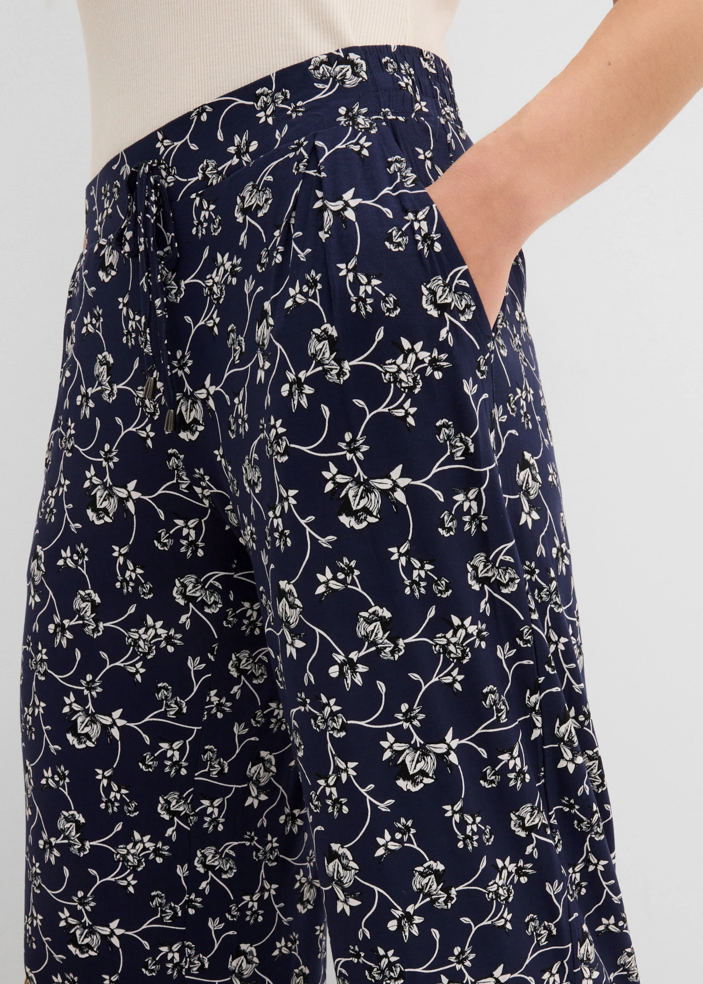 Pantalon palazzo en viscose extensible • bleu foncé floral • Boutique bonprix