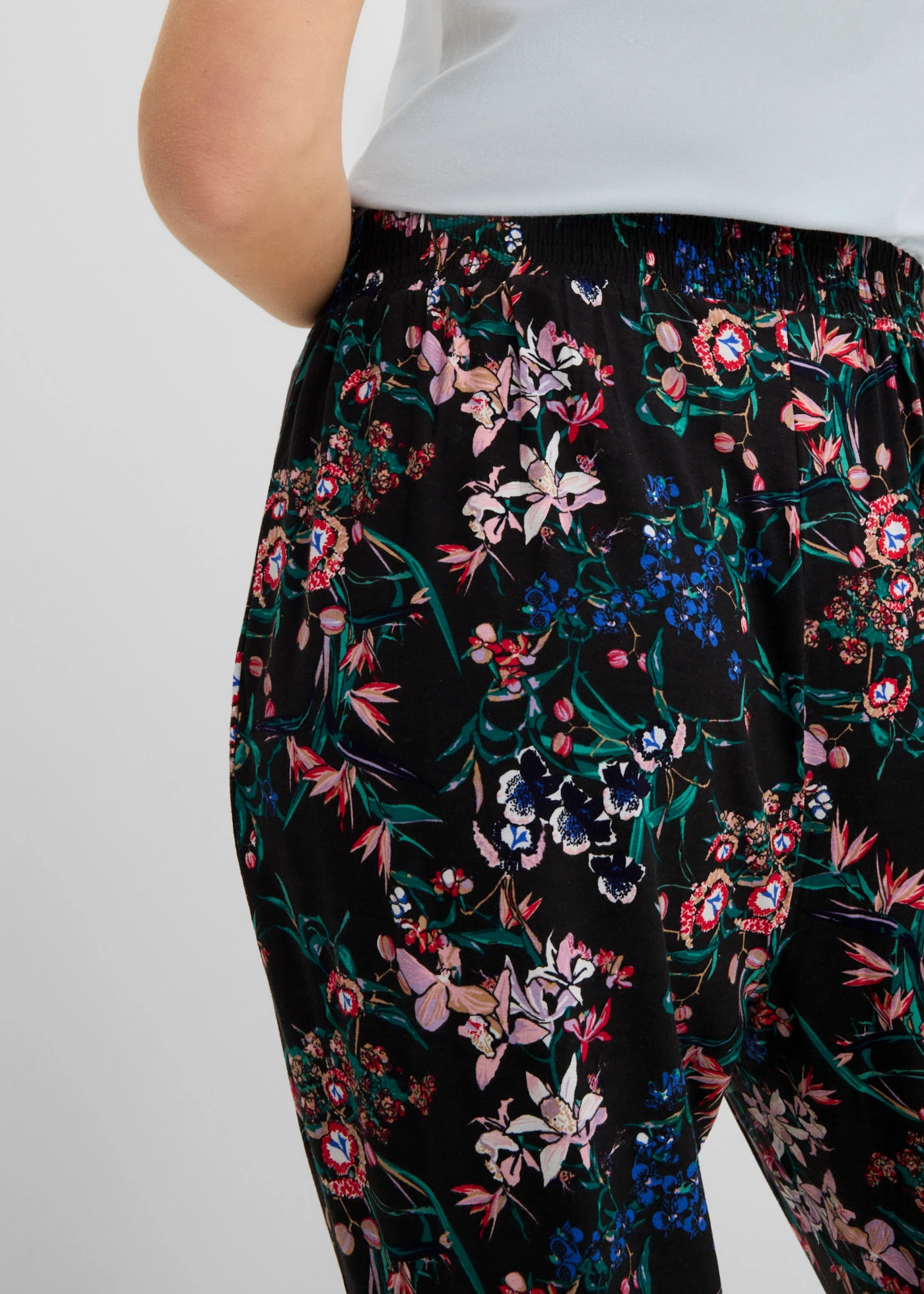 Harembroek van viscosemix met comfortband • zwart gebloemd • bonprix online shop
