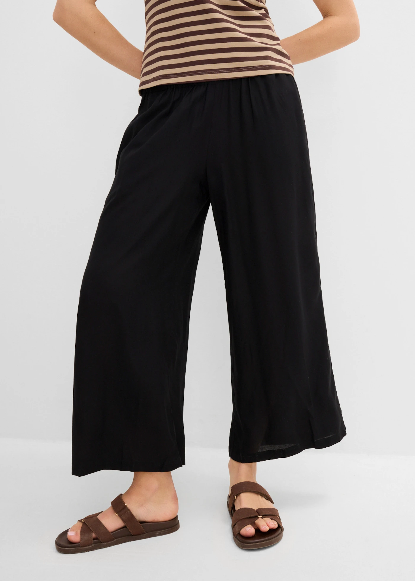 Pantaloni culotte largi din viscoză fluidă • negru • magazin bonprix