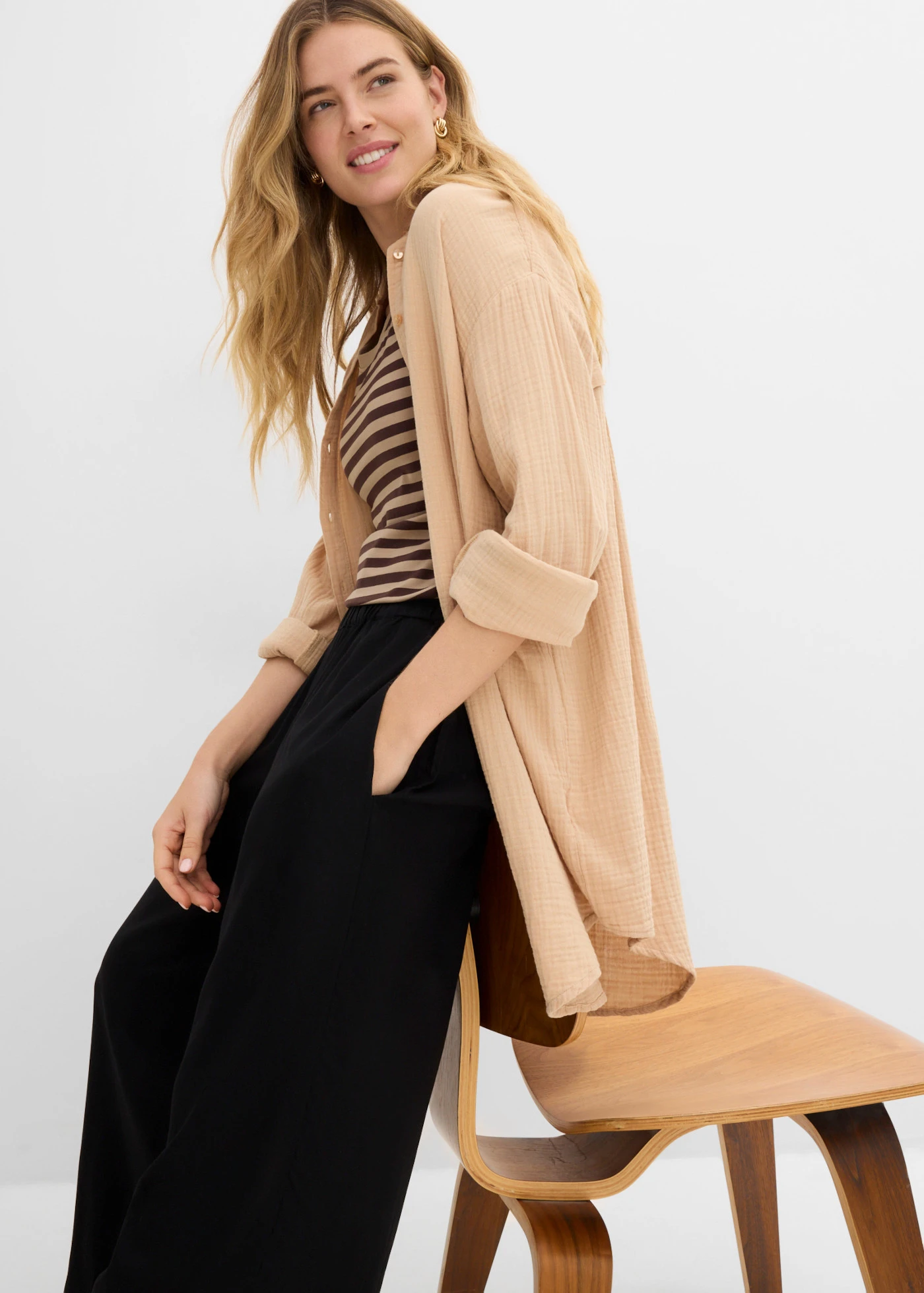 Pantaloni culotte largi din viscoză fluidă • negru • magazin bonprix