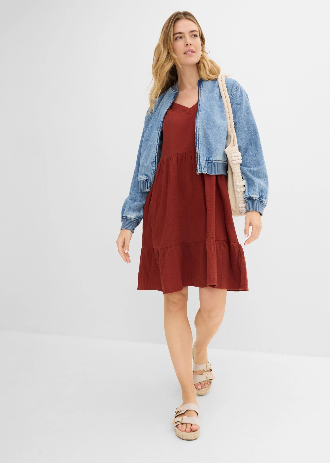 Robe oversize en gaze de coton • beige amande • Boutique bonprix