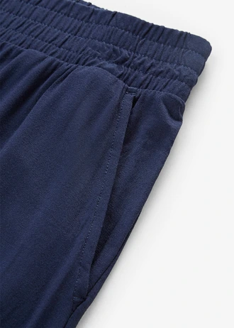 Žerzejové kalhoty ze splývavé viskózové směsi, 7/8 délka • tmavě modrá • bonprix obchod