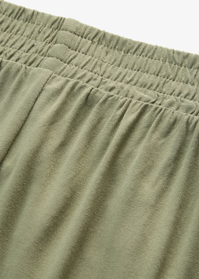 Pantalon fluide en jersey viscose, longueur 7/8 • olive • product-page.page-title-suffix