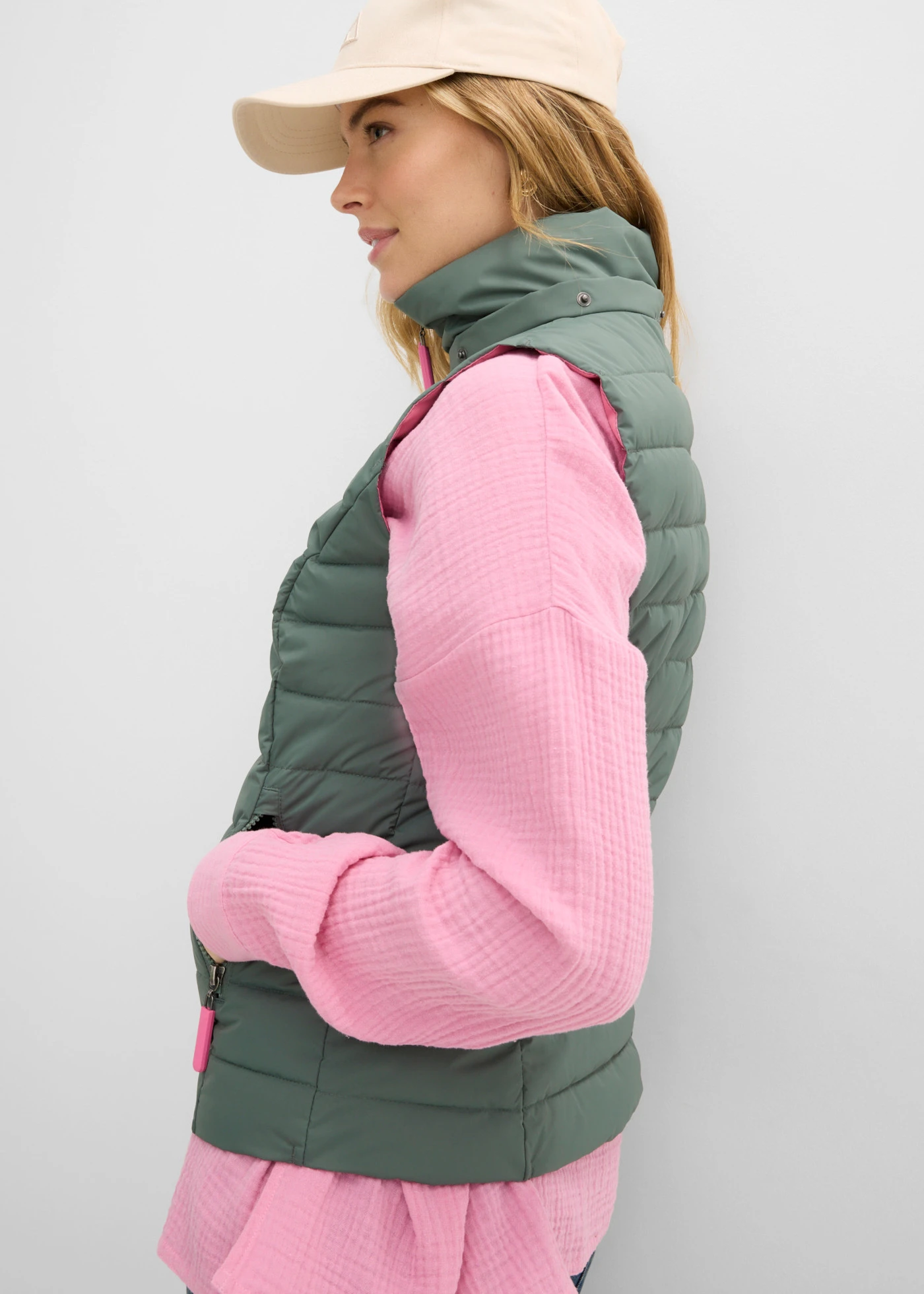 Bodywarmer met capuchon • eucalyptusgroen-roze • bonprix online shop