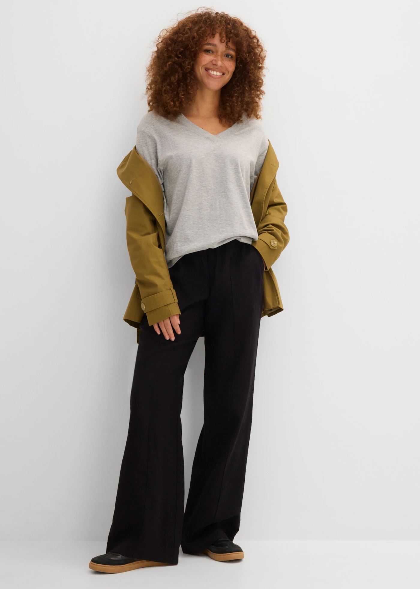 Wijd longshirt met V-hals, korte mouw  (set van 5) • aardbeirood + zwart + wit + lichtgrijs gemêleerd + donkerblauw • bonprix online shop