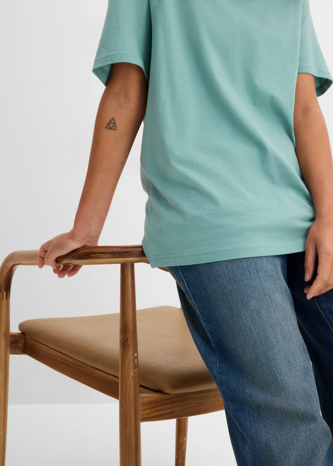 Wijd longshirt met V-hals, korte mouw  (set van 5) • lichtviolet+rooksalie+kristalroze+zwart+wit • bonprix online shop