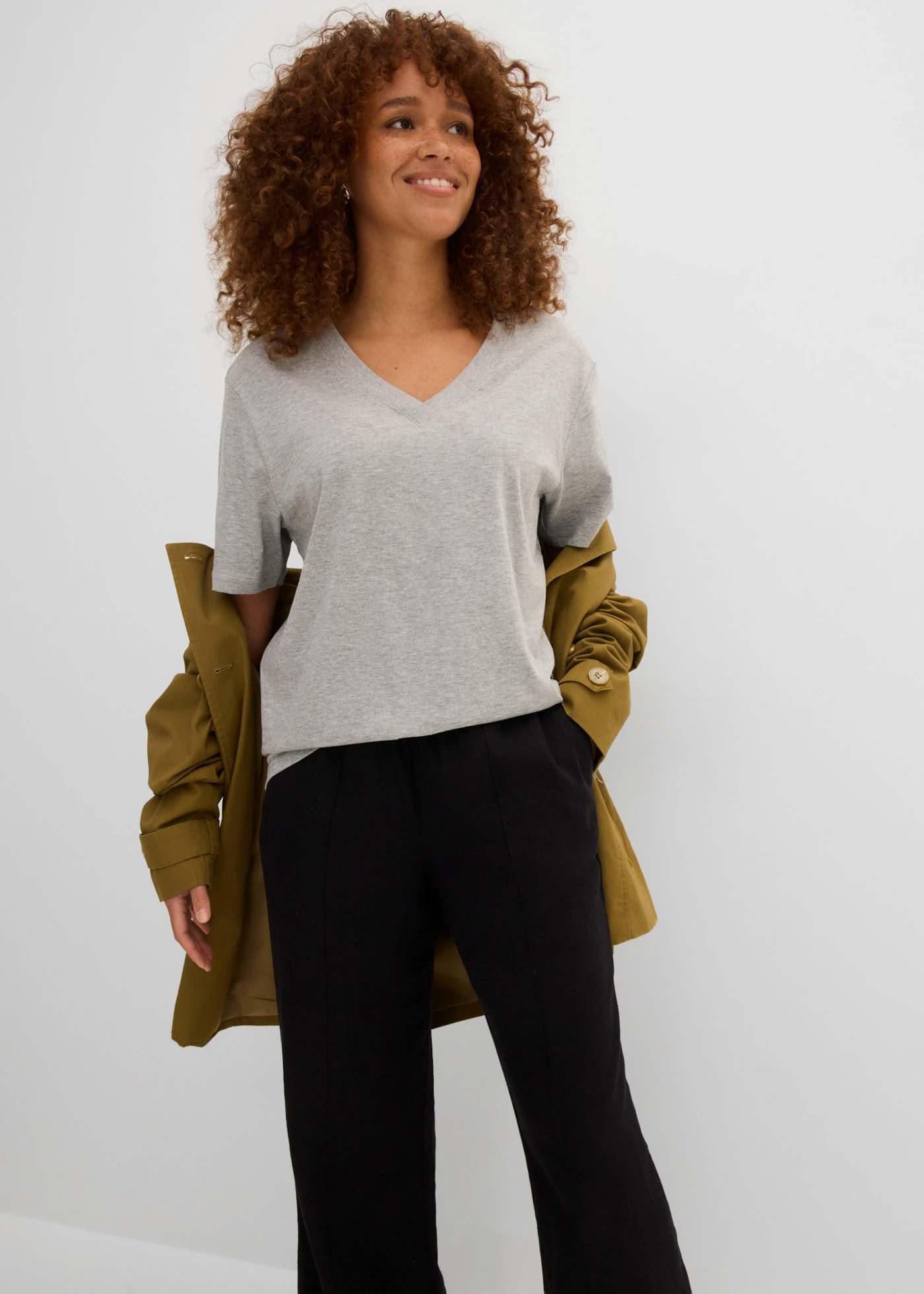 Wijd longshirt met V-hals, korte mouw  (set van 5) • aardbeirood + zwart + wit + lichtgrijs gemêleerd + donkerblauw • bonprix online shop