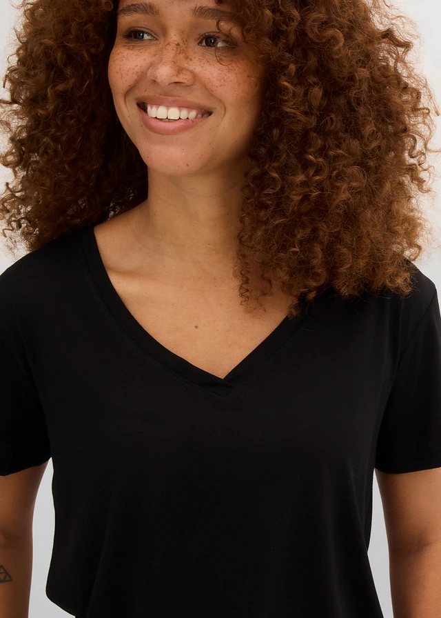 T-shirt long à col en V • noir • product-page.page-title-suffix