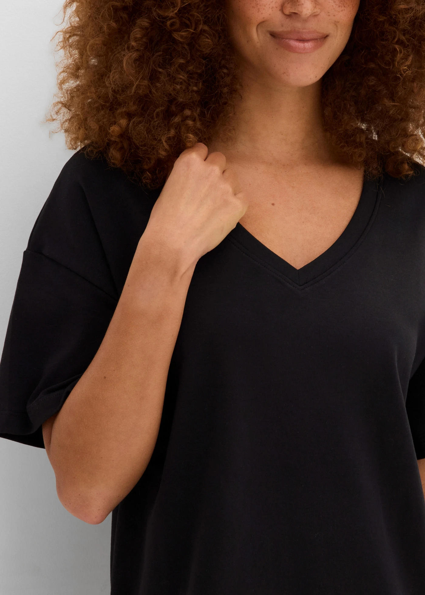 Shirtjurk met V-hals, oversized (set van 2) • zwart • bonprix online shop