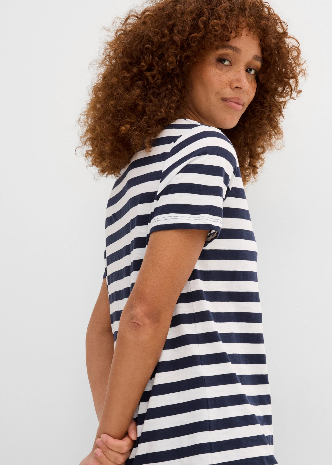 Lot de 2 T-shirts col rond en coton • blanc/bleu foncé rayé • Boutique bonprix