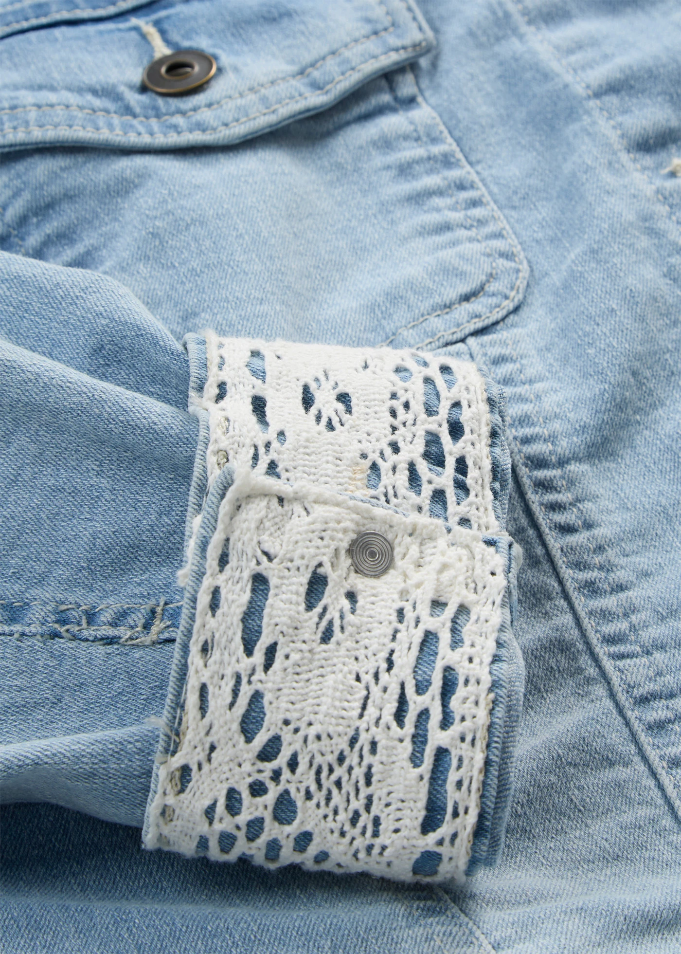 Džínová bunda s krajkovou vsadkou • světle modrý denim • bonprix obchod