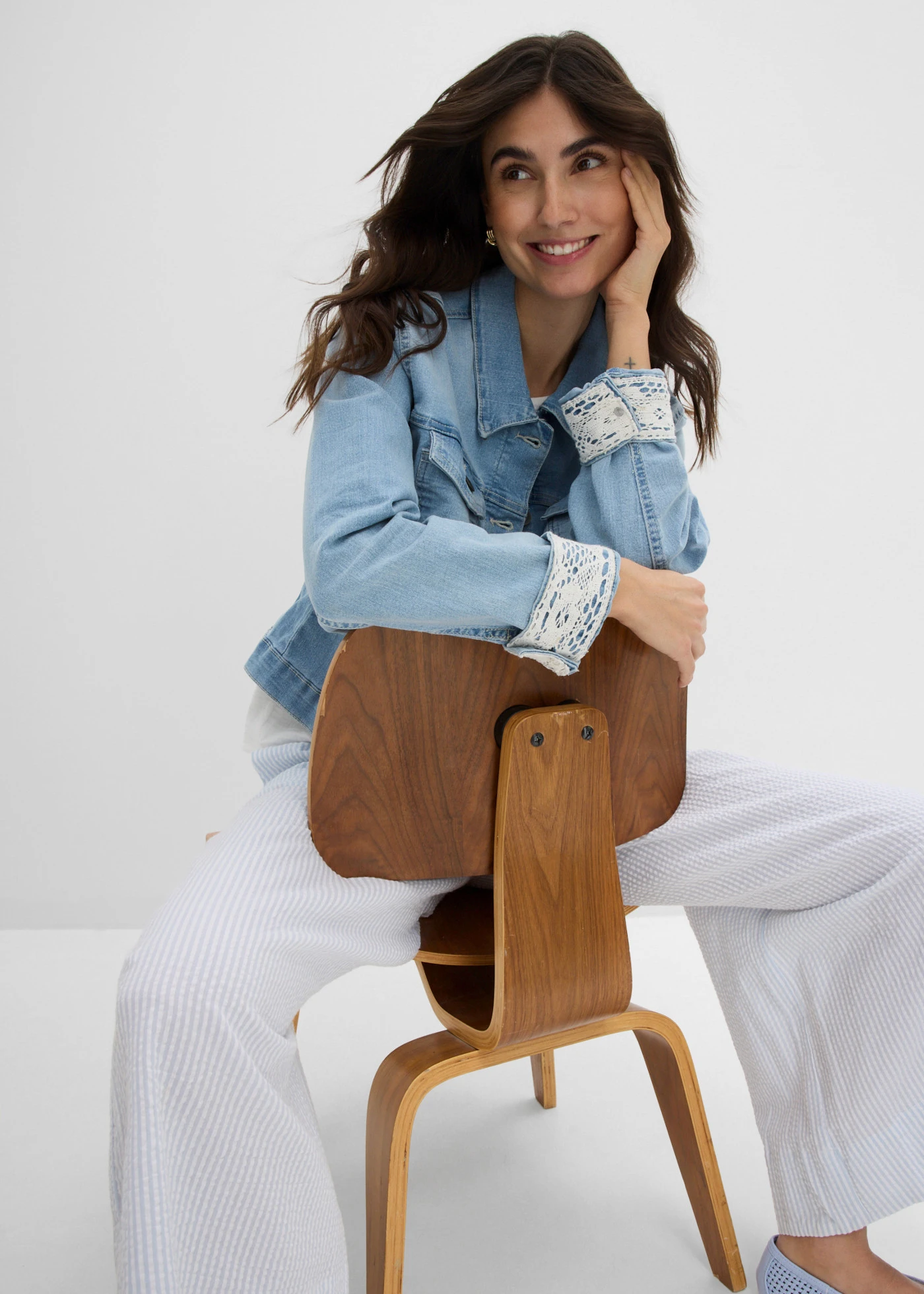 Džínová bunda s krajkovou vsadkou • světle modrý denim • bonprix obchod