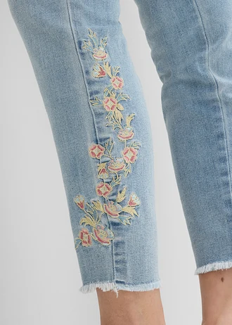 Jeansy skinny, średni stan, cropped • jasnoniebieski denim w kwiaty • sklep bonprix
