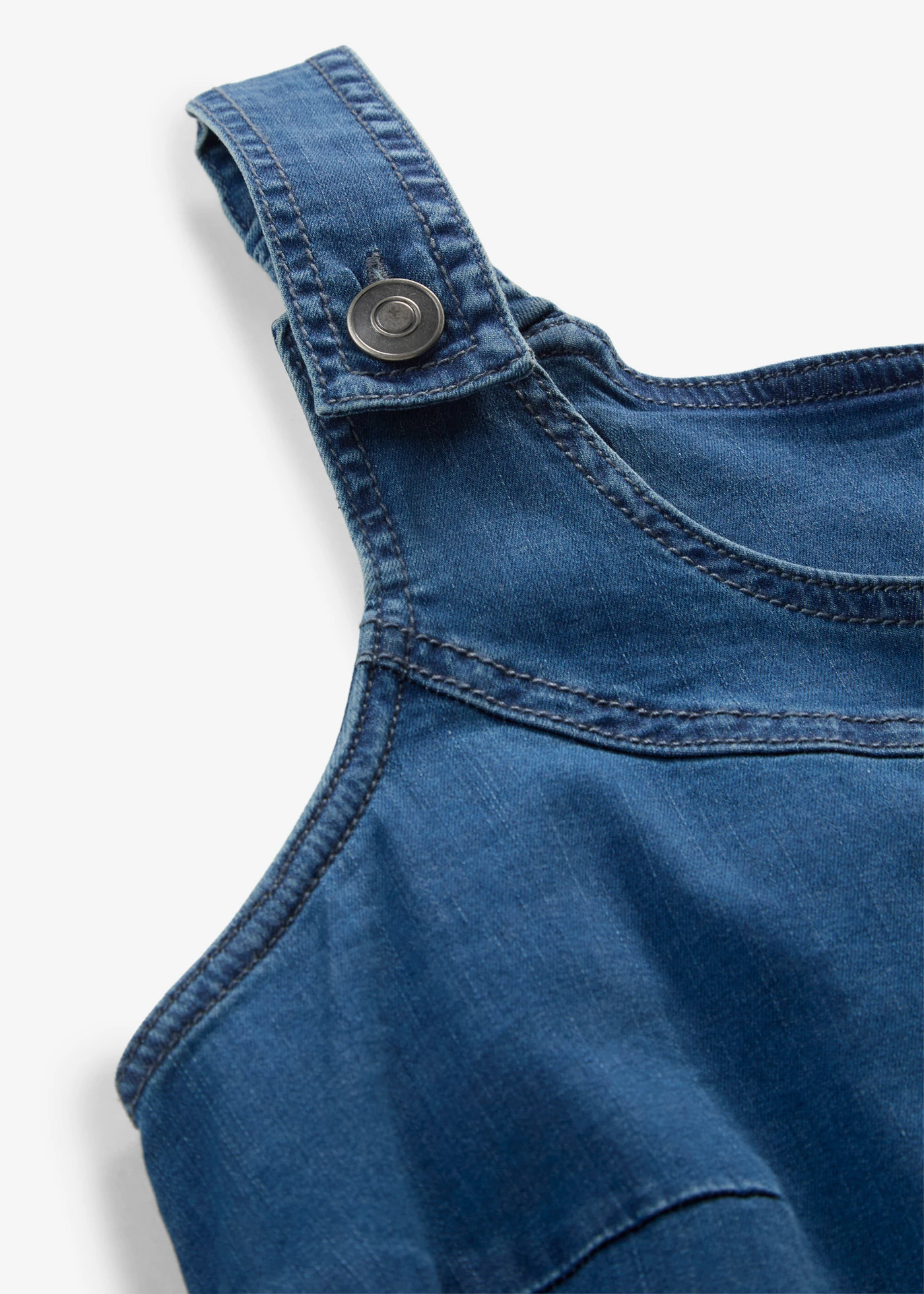 Sukienka ogrodniczka uszyta z bawełnianego dżinsu o długości do kolan • niebieski denim • sklep bonprix