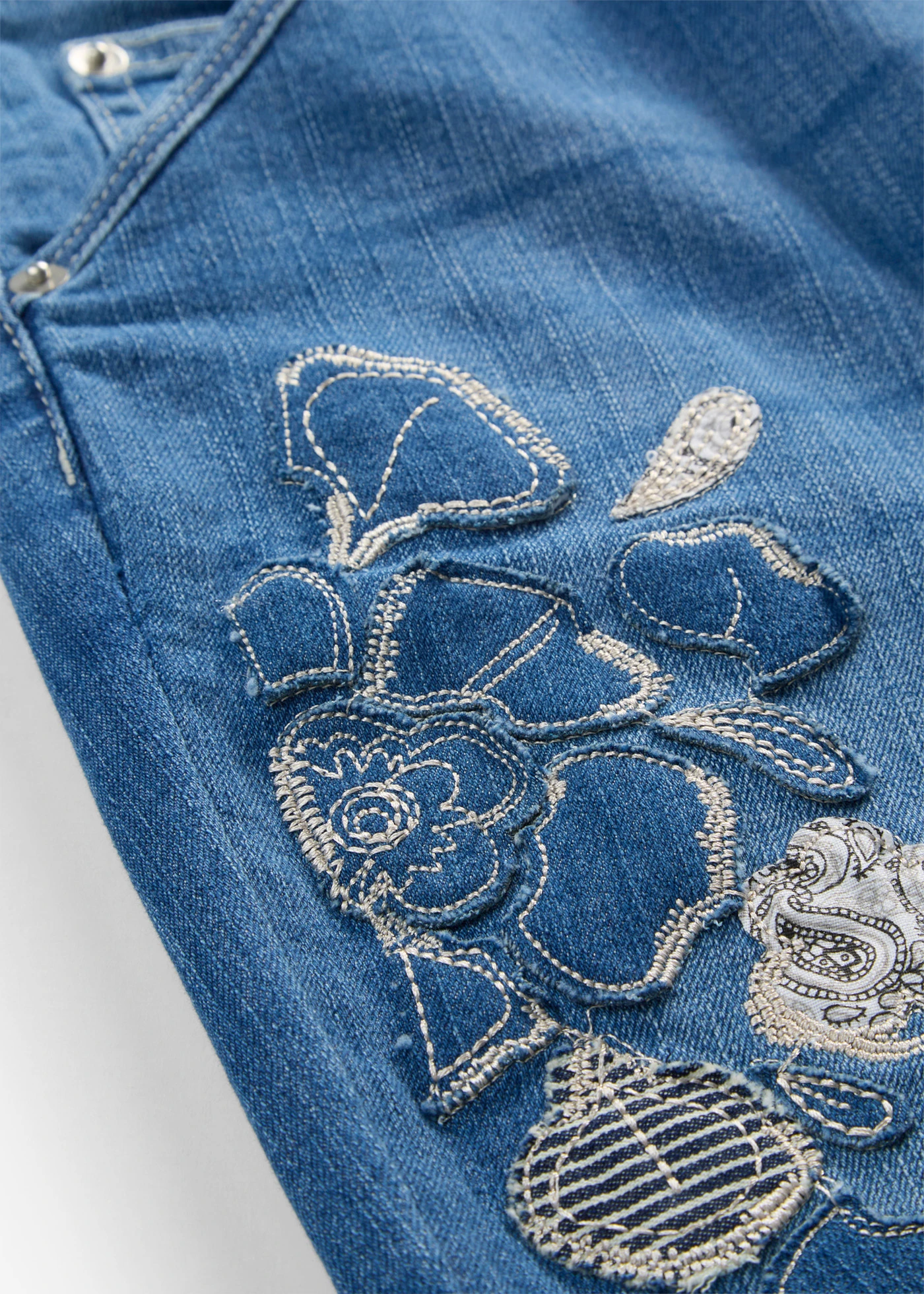 Flared jeans met bloemenborduursel • blue stone gebloemd • bonprix online shop