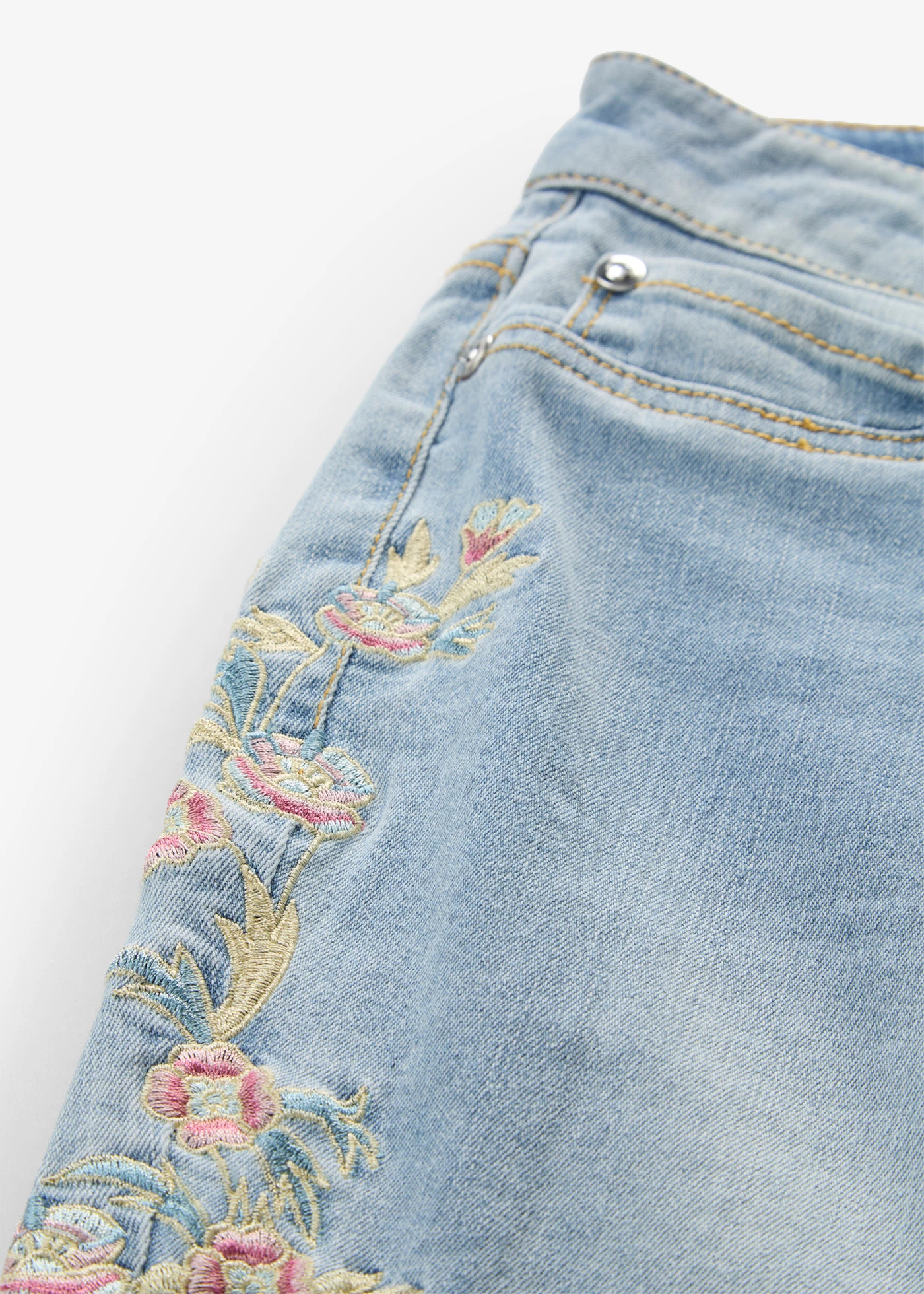 Skinny farmer, Mid Waist, rövidített • világoskék denim/virágmintás • bonprix áruház