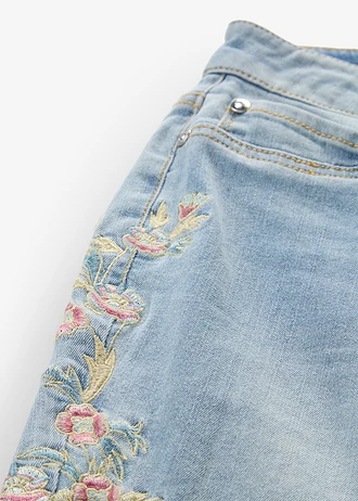 Jeansy skinny, średni stan, cropped • jasnoniebieski denim w kwiaty • sklep bonprix