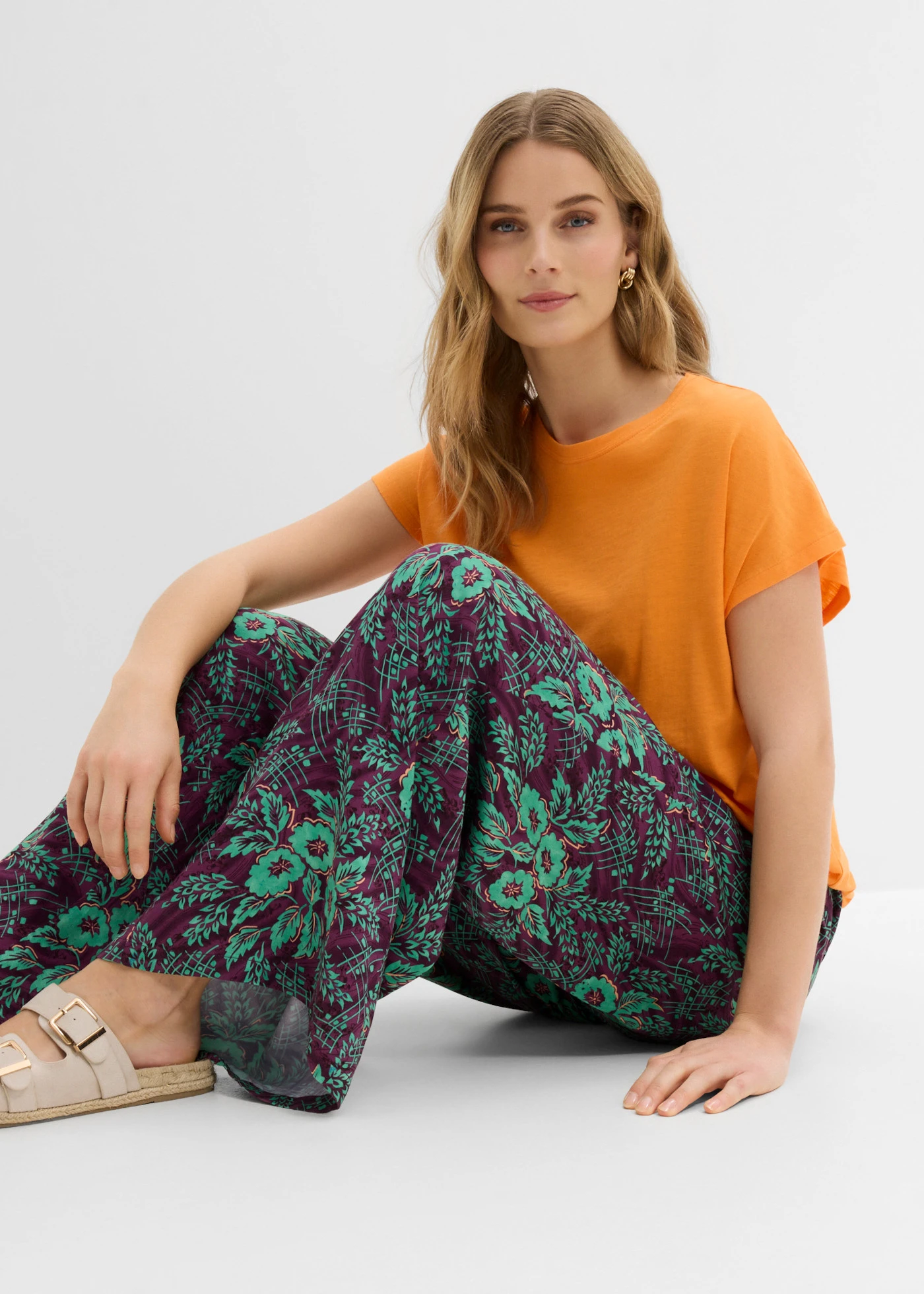 Palazzo broek van soepele viscose • bessen-saliegroen gebloemd • bonprix online shop