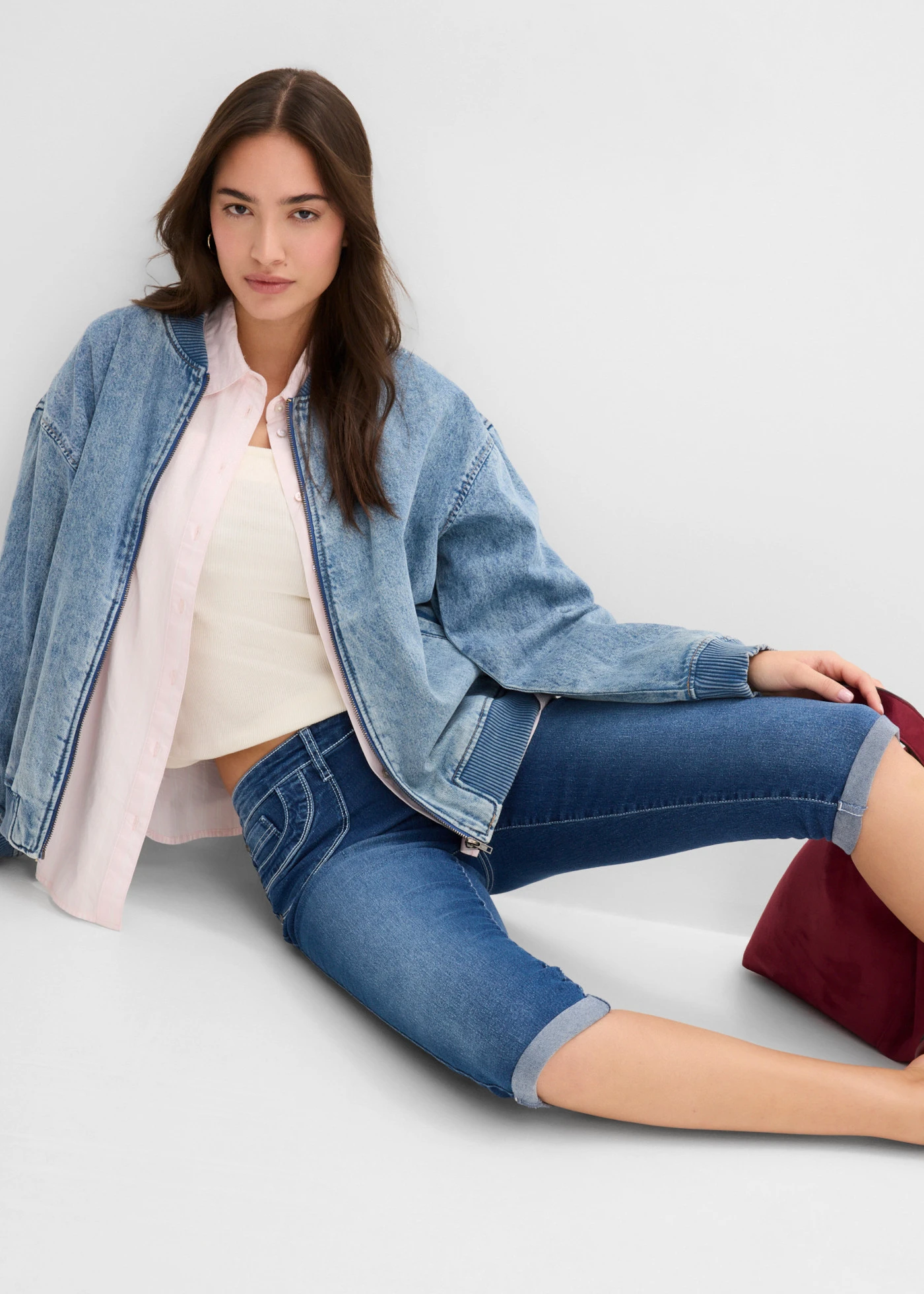 Blugi straight Mid Waist, cropped • albastru uzat • magazin bonprix