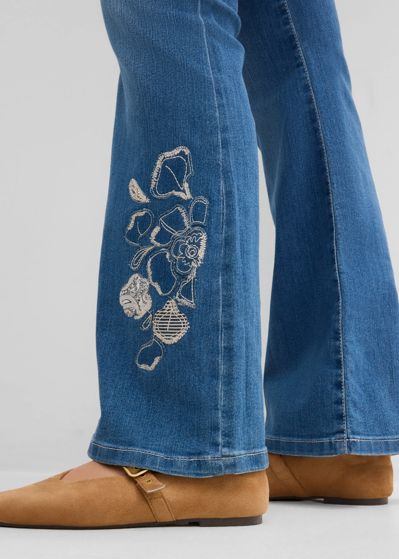 Flared jeans met bloemenborduursel • blue stone gebloemd • bonprix online shop