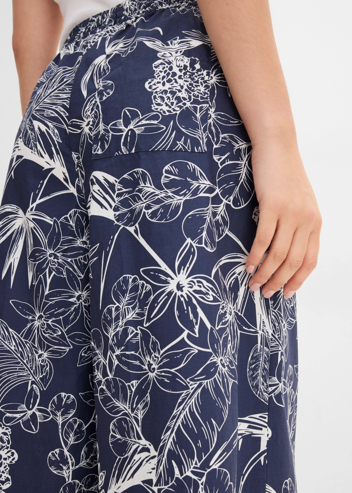 Pantaloni Marlene din bumbac 100% • bleumarin/ecru cu imprimeu • magazin bonprix