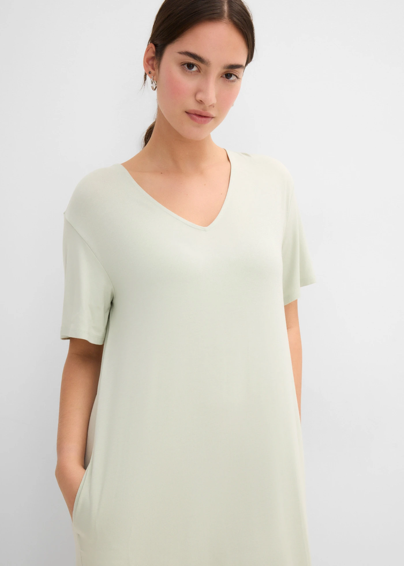 Jersey jurk in een viscosemix • kiezelgroen • bonprix online shop