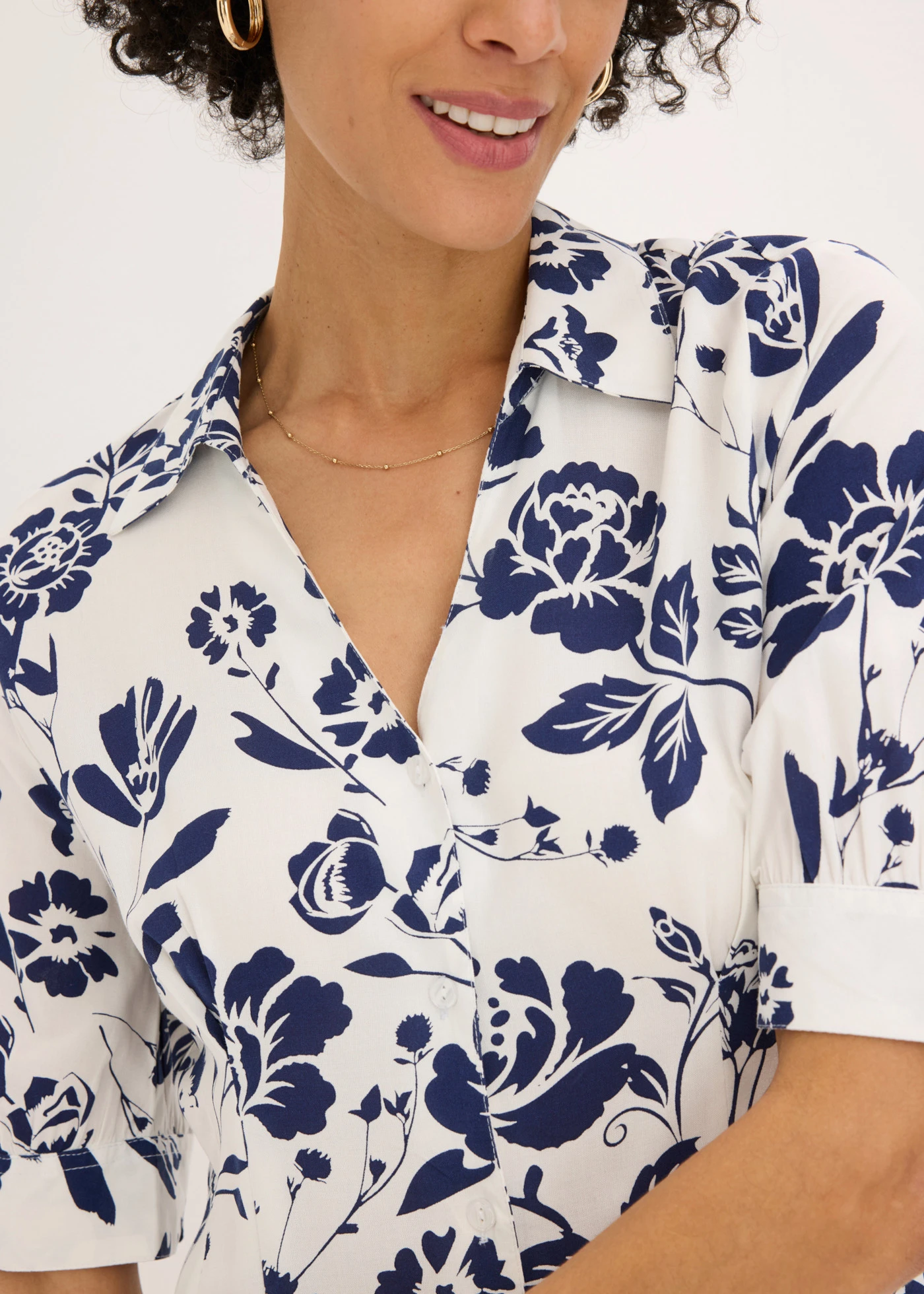 Blousejurk van soepele viscose • wolwit-middernachtblauw gebloemd • bonprix online shop