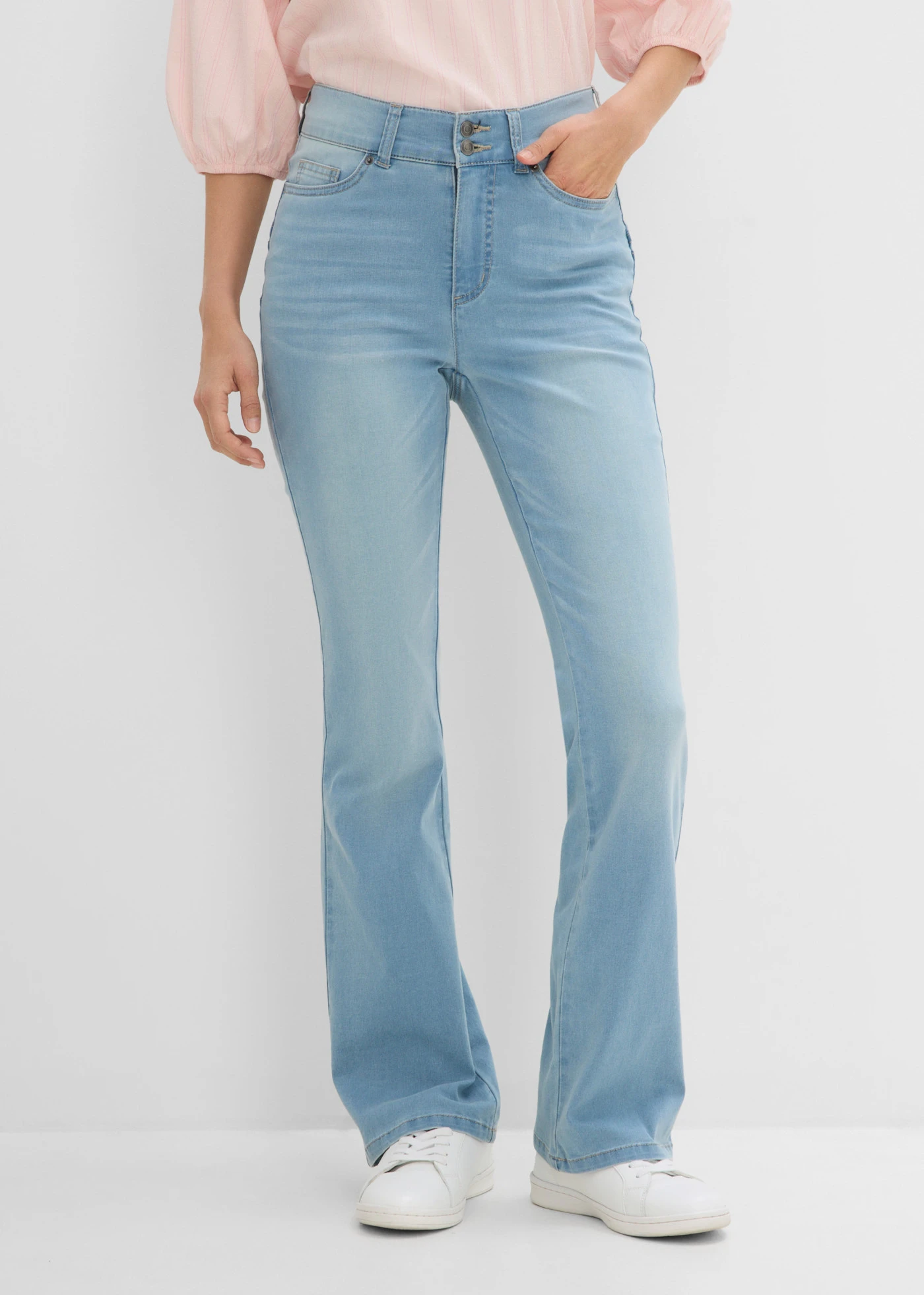 Bootcut farmer Mid Waist, alakformáló • világoskék denim, használt hatású • bonprix áruház