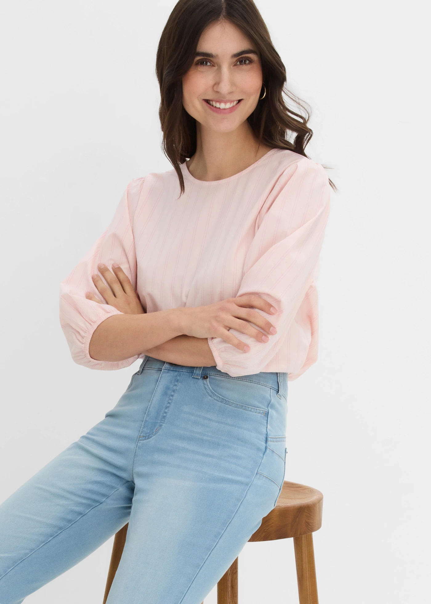 Blugi Bootcut Mid Waist, cu efect modelator • bleu denim uzat • magazin bonprix