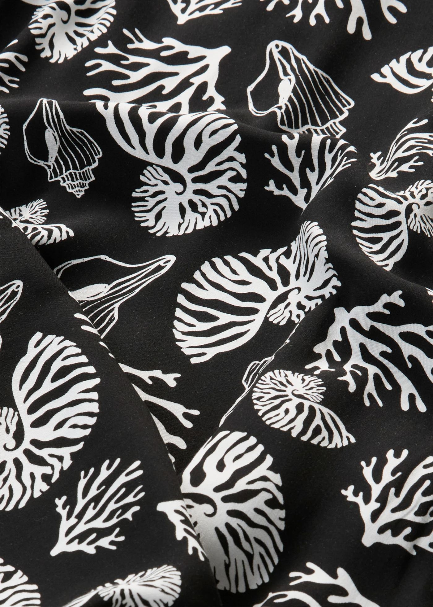 Robe midi entièrement imprimée en viscose mélangée • noir/écru imprimé • product-page.page-title-suffix