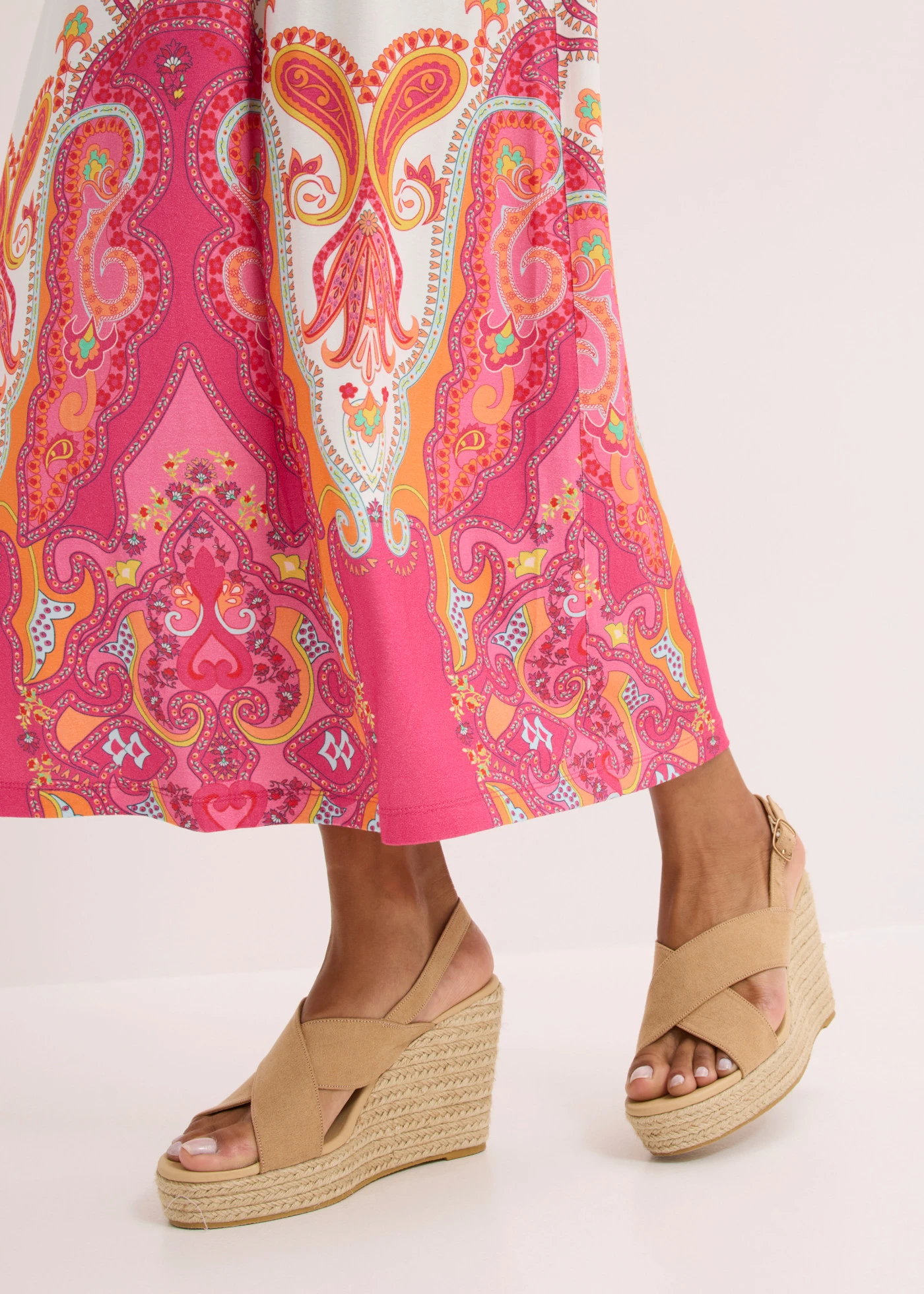 Maxi ruha puha viszkóz keverékből • krém-pinklady Paisley • bonprix áruház