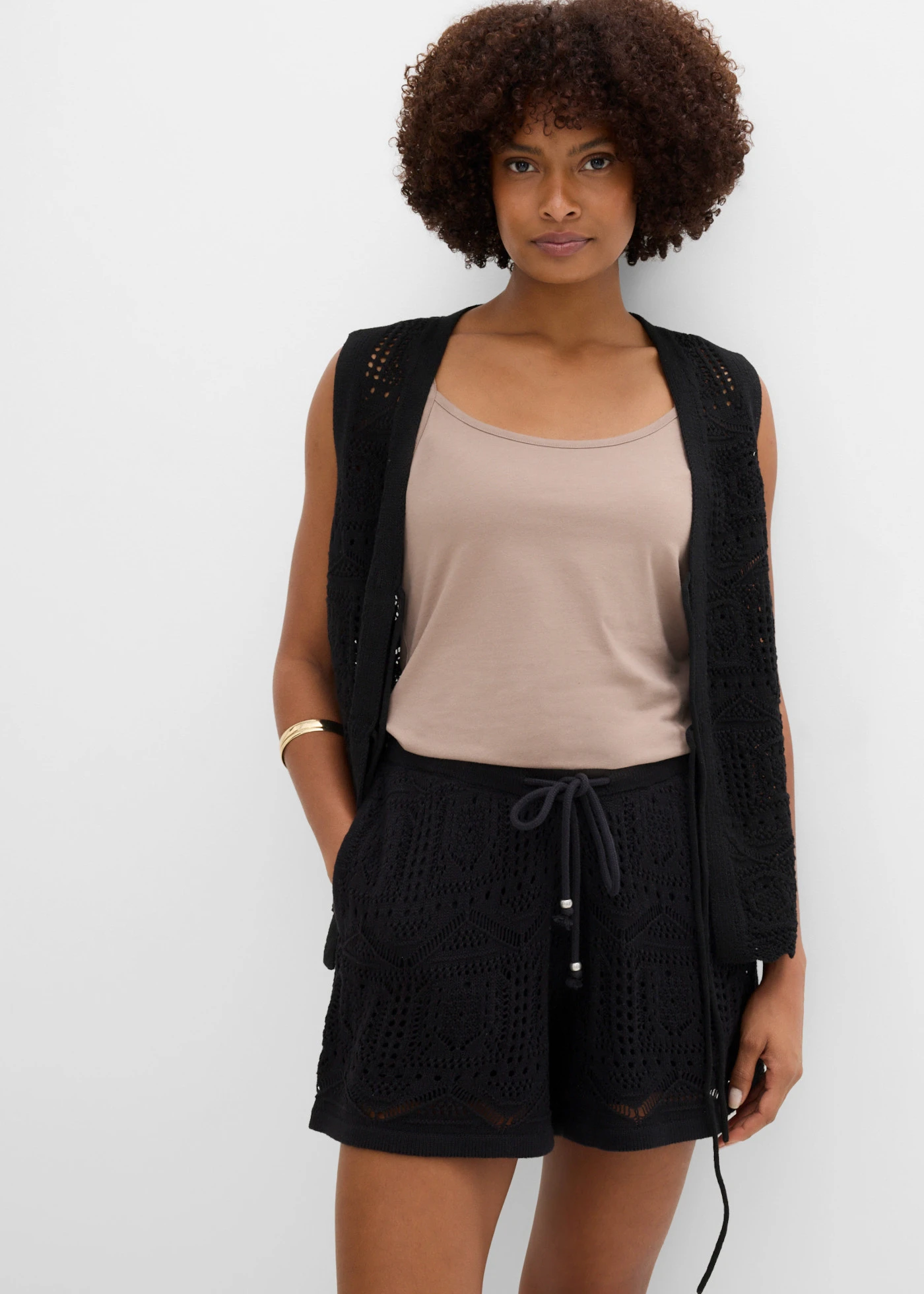 Pantaloni tricotați cu model ajurat din material cu bumbac • negru • magazin bonprix