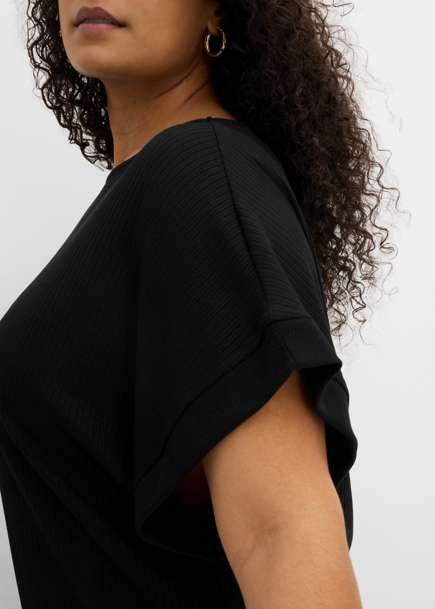 Geribd shirt met vleermuismouwen • zwart plus size • product-page.page-title-suffix