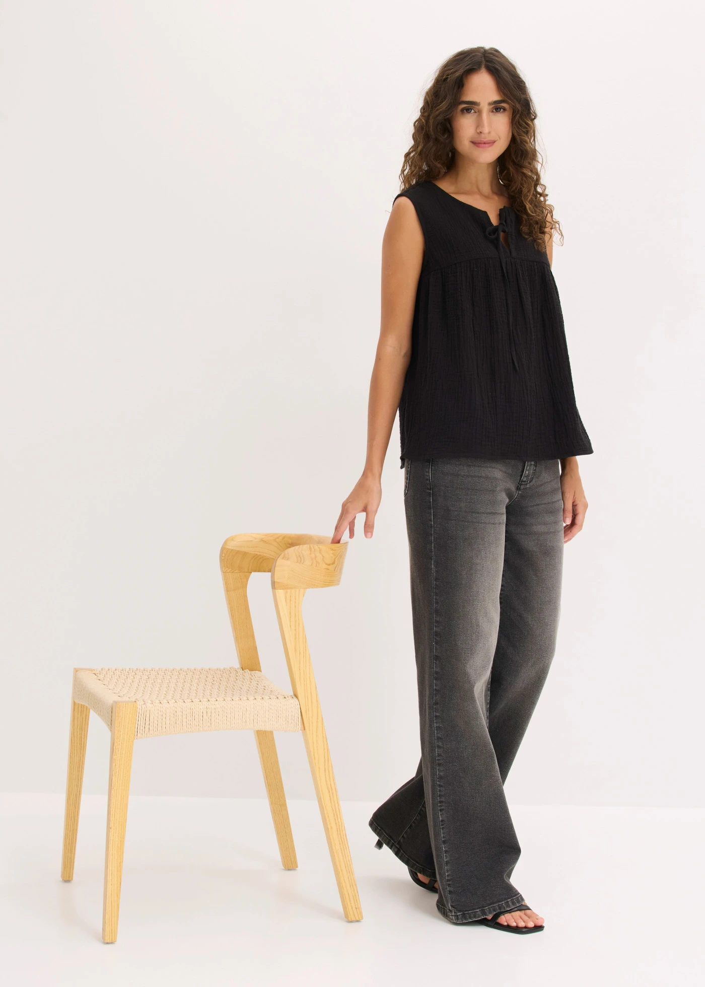 Blousetop van mousseline • zwart • product-page.page-title-suffix