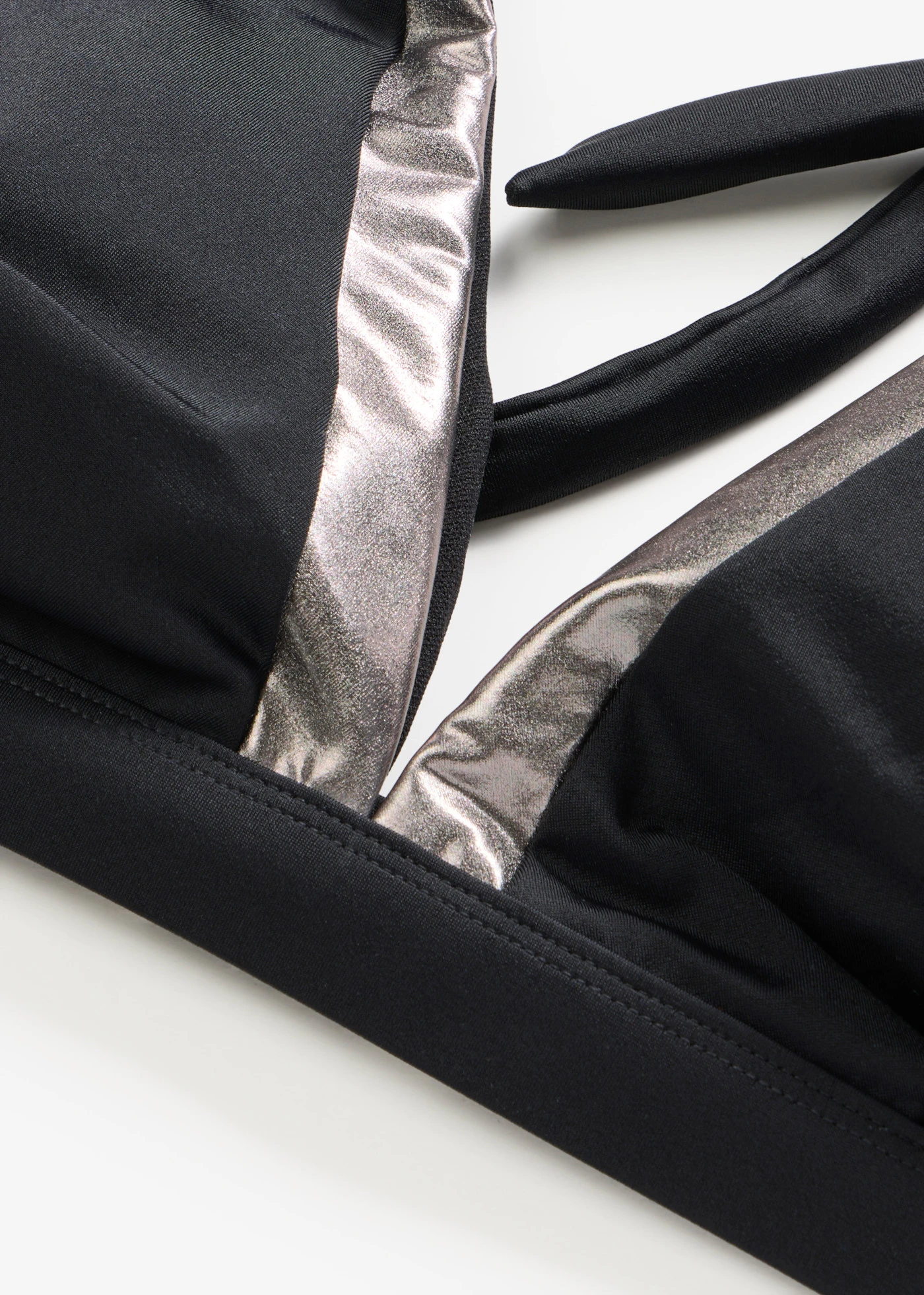 Halter bikinitop • zwart/zilverkleur • product-page.page-title-suffix