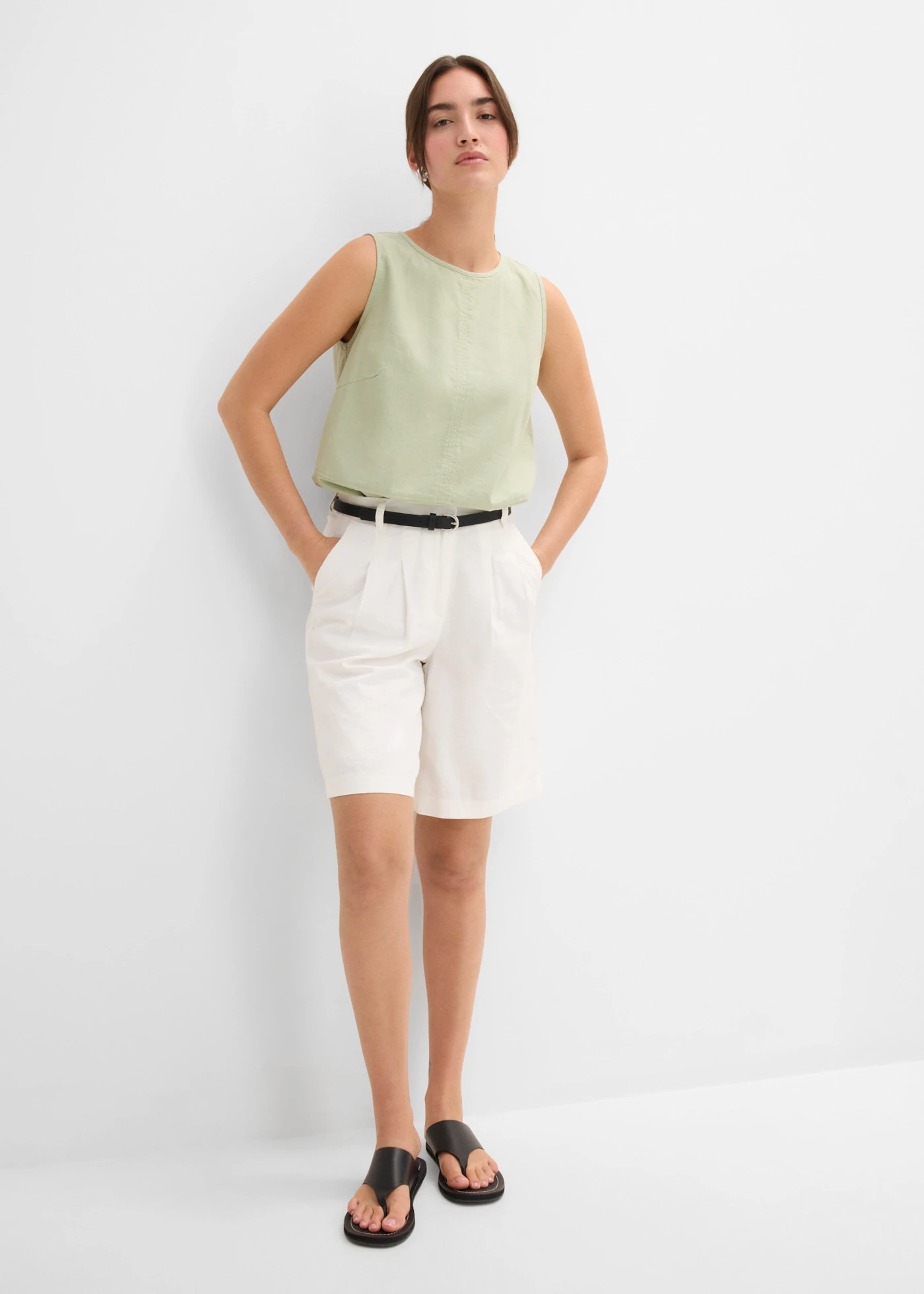 Short à pinces en lin et viscose • écru • product-page.page-title-suffix