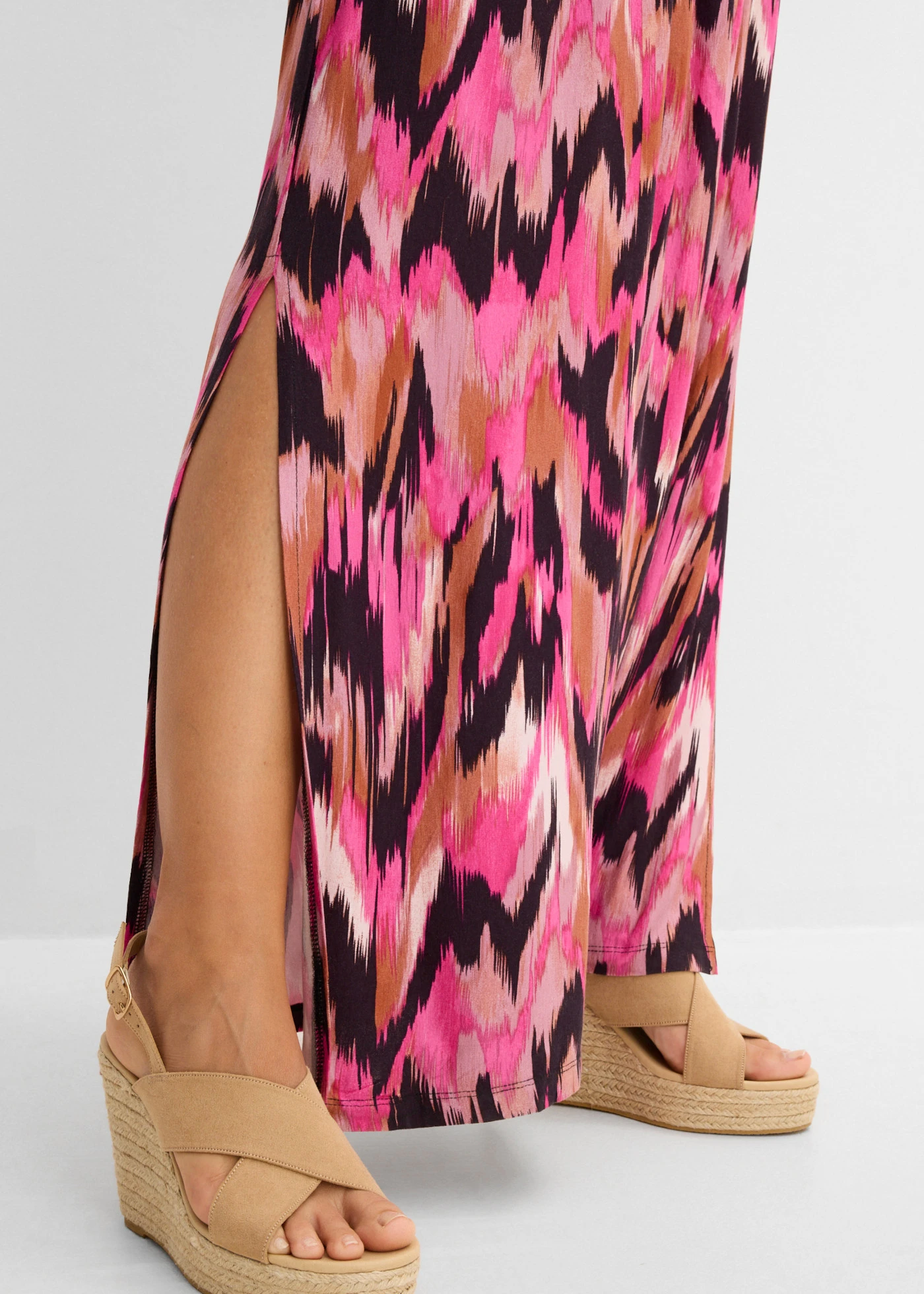 Jersey jurk van een zachte viscosemix • bessen gedessineerd • product-page.page-title-suffix